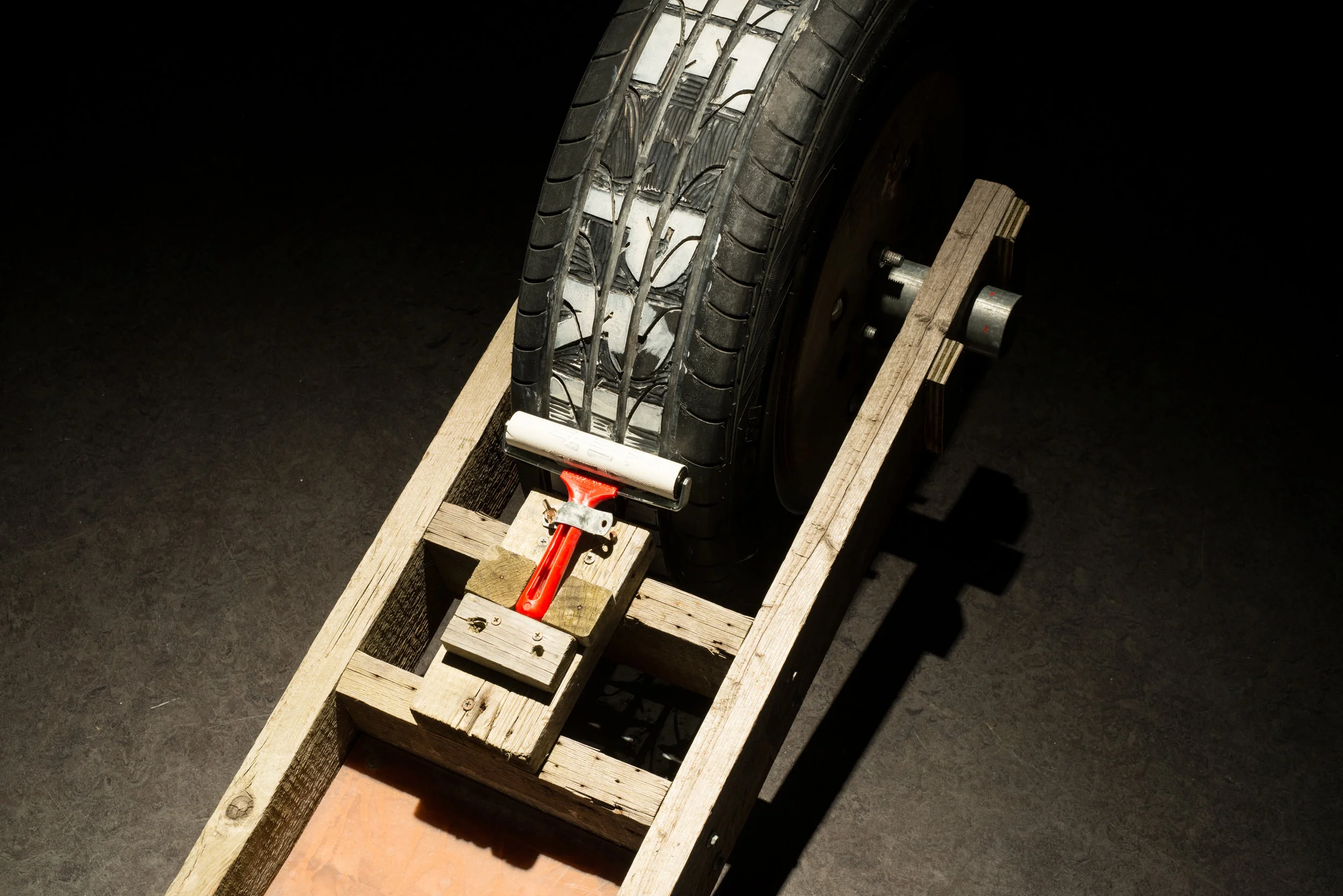 Performprint Printing apparatus, 2014 car tyre, wood, print roller and ink dimensions variable (detail)