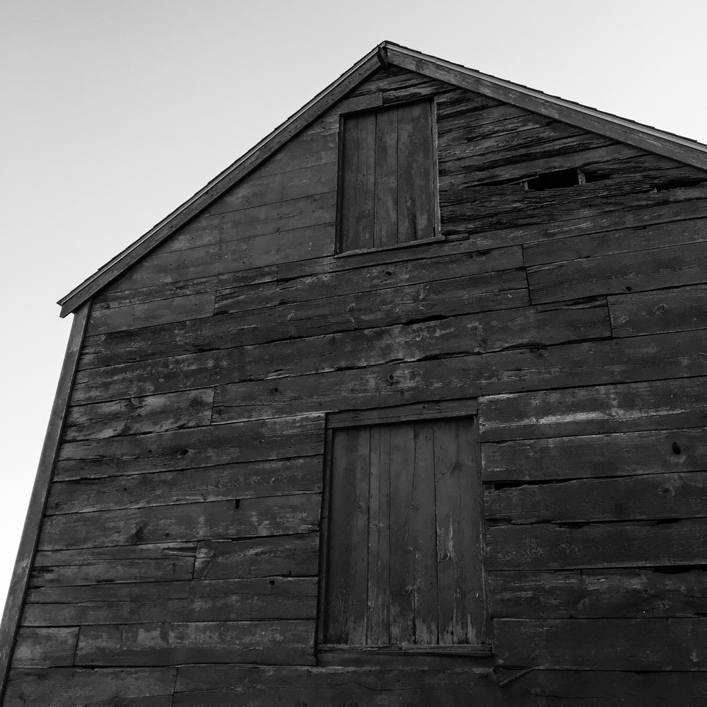 An old barn on the way to our house.