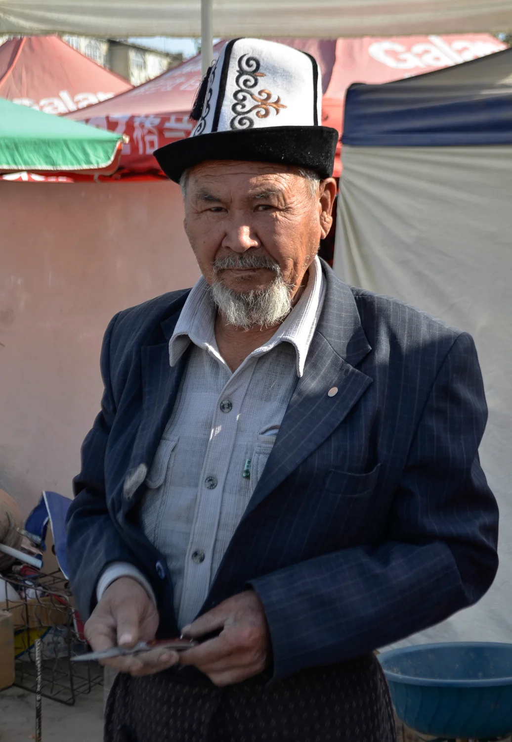 The sprawling bazaar in Osh