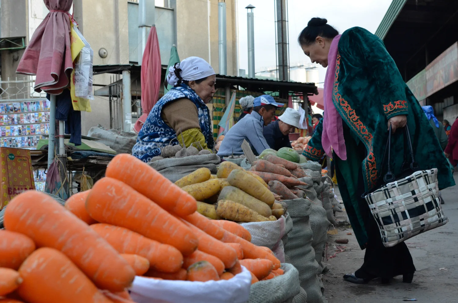 The sprawling bazaar in Osh