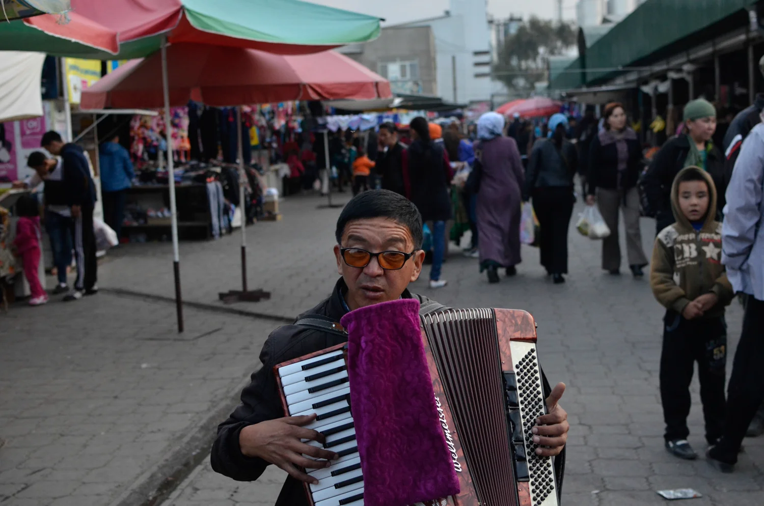 The sprawling bazaar in Osh