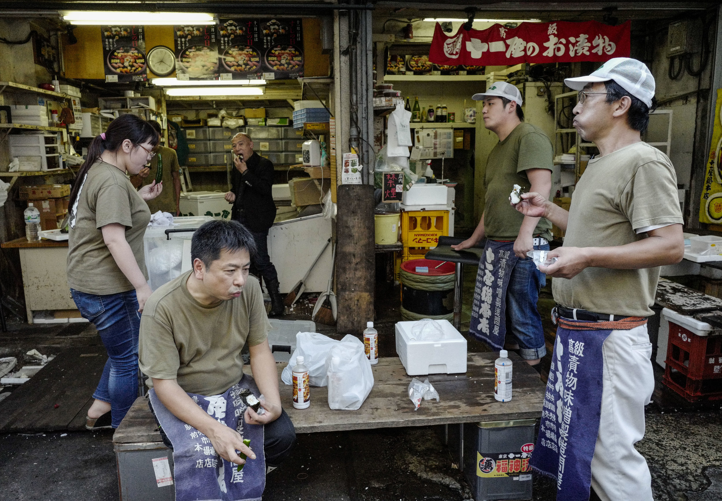  Wholesellers take break at an alley in Tsukiji fish wholesale market during its final day of operations ahead of relocation to the nearby Toyosu waterfront district, in Tokyo on Oct. 6, 2018. The world's largest fish market, which has been in operat