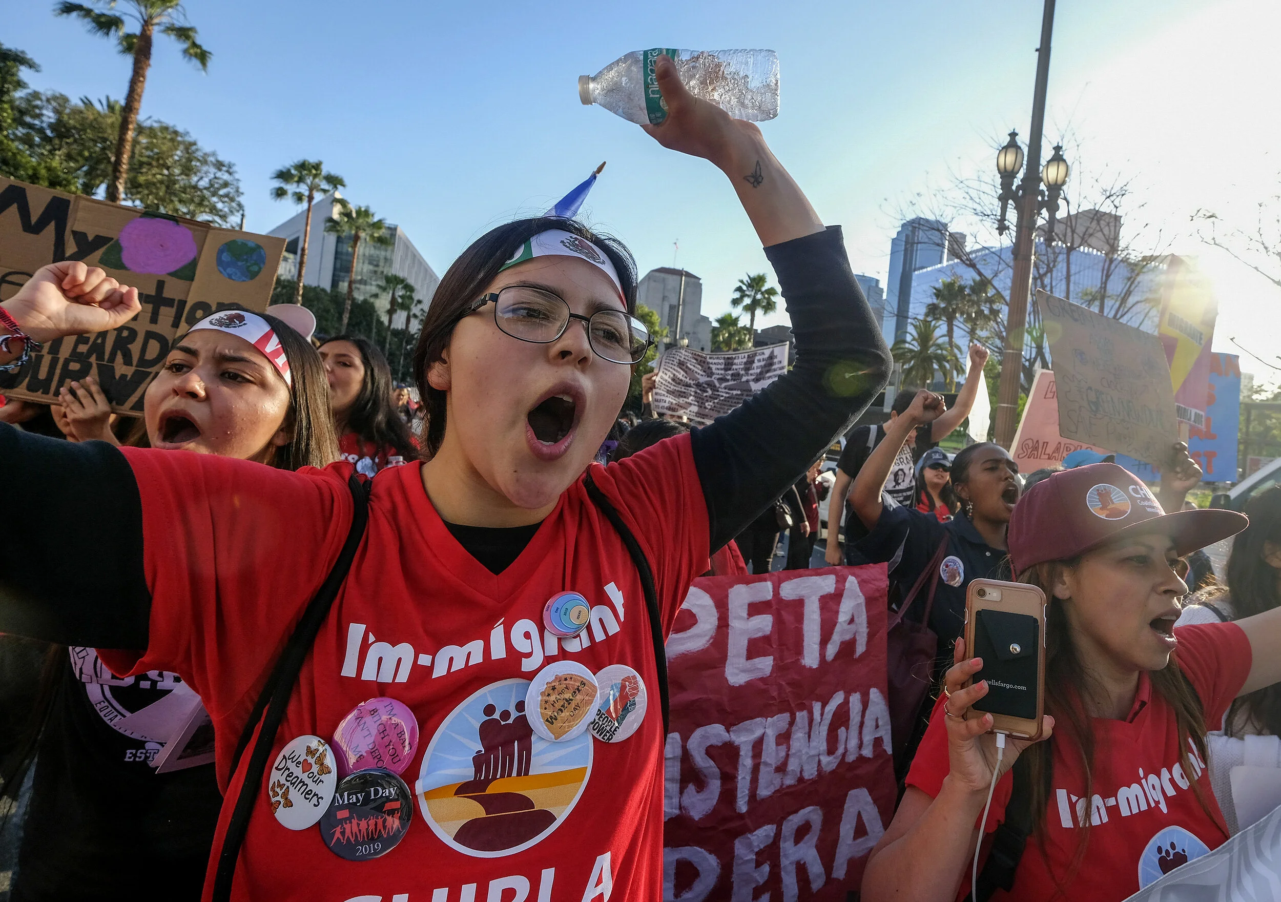  Thousands of workers attend an annual march for International Labor Day in Los Angeles, the United States, on May 1, 2019. 