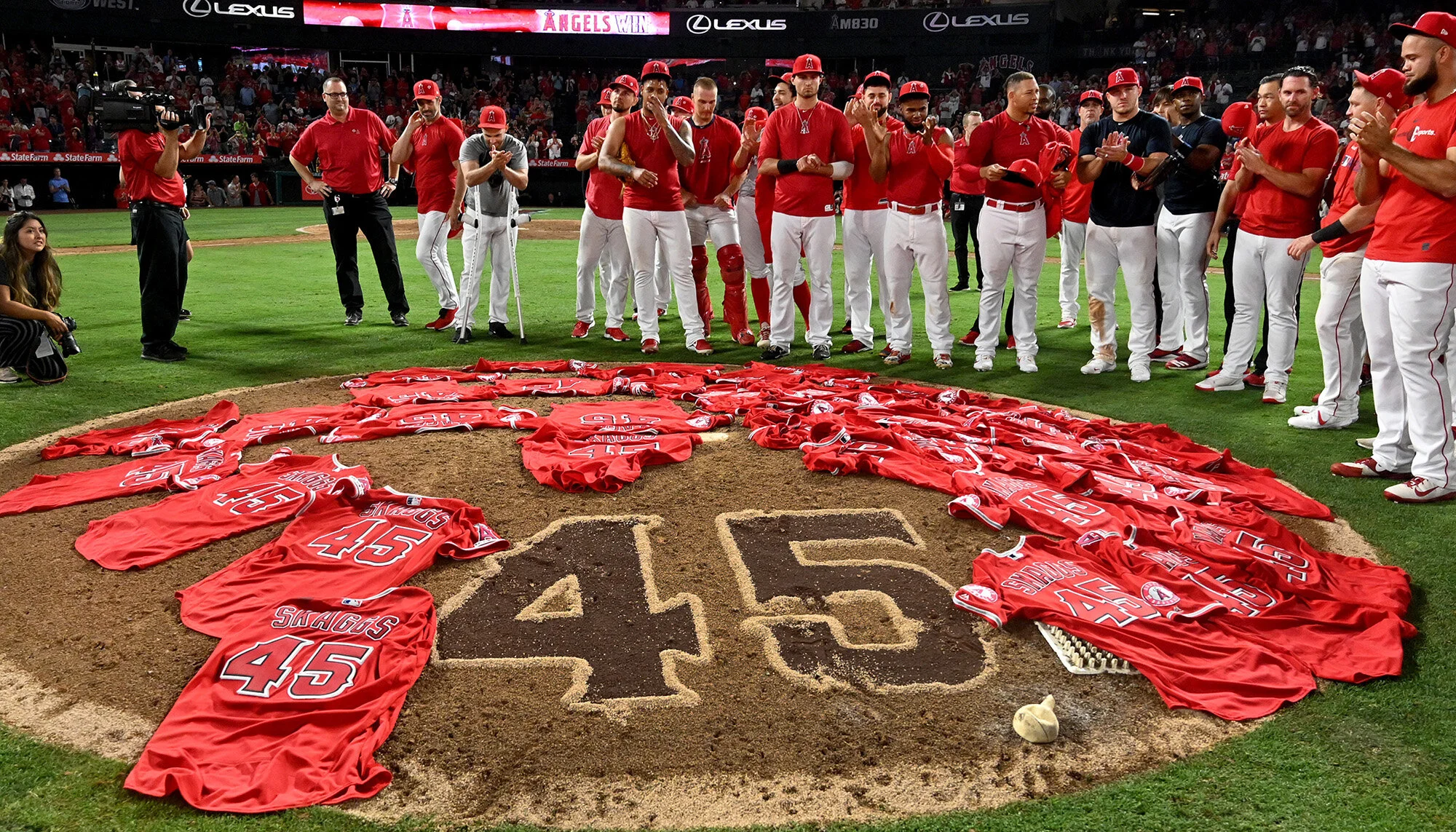 Felix Pena #45, center, of the Los Angeles Angels looks on after the team placed their jerseys on the mound in honor of Tyler Skaggs as the Los Angeles Angels throw a combined no-hitter and defat the Seattle Mariners 13-0 during a MLB baseball game 