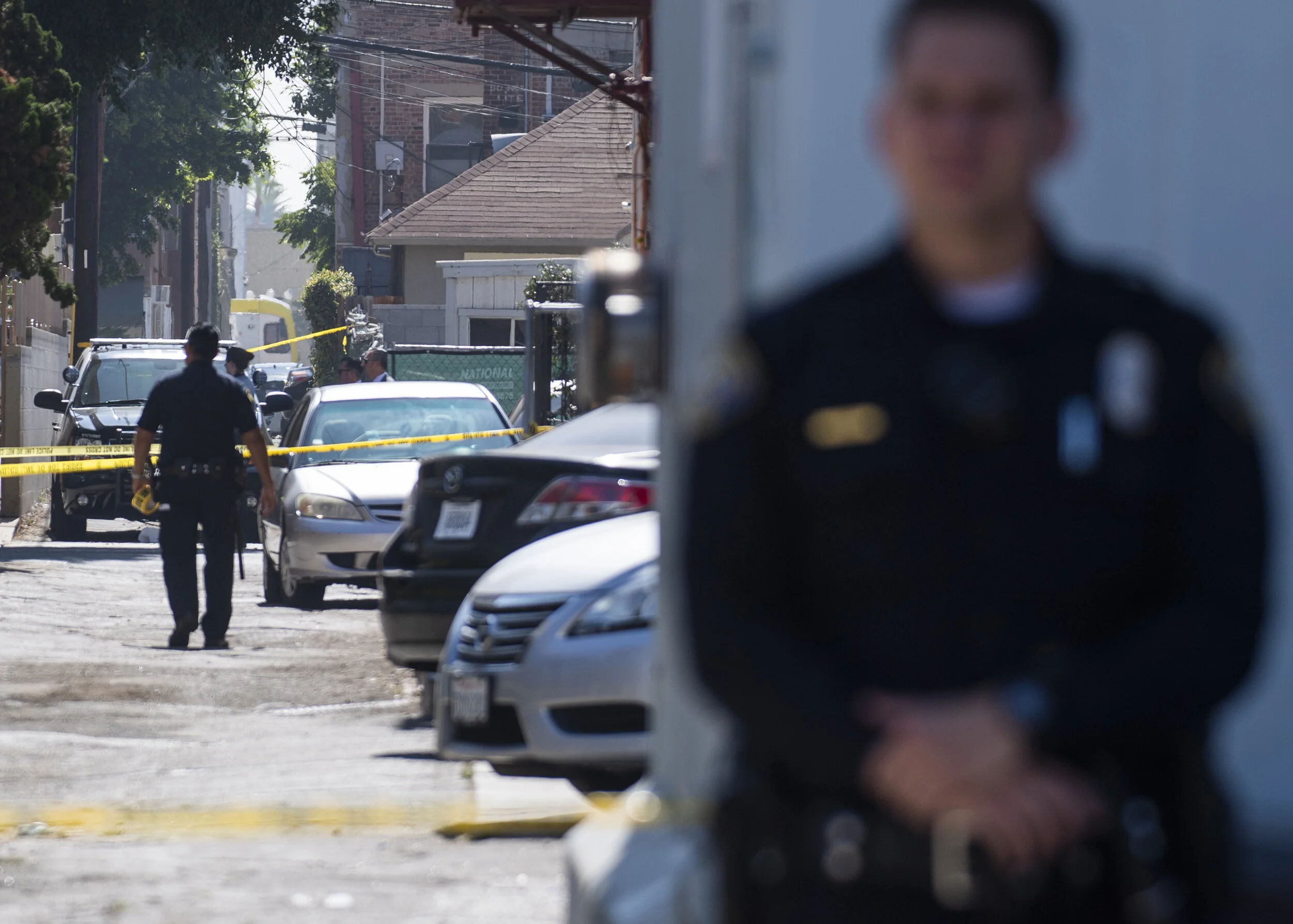  Long Beach police officer stands near the entrance of an alley where a woman was found shot near the courthouse in Long Beach Thursday, July 11, 2019. Photo by Thomas Cordova. 