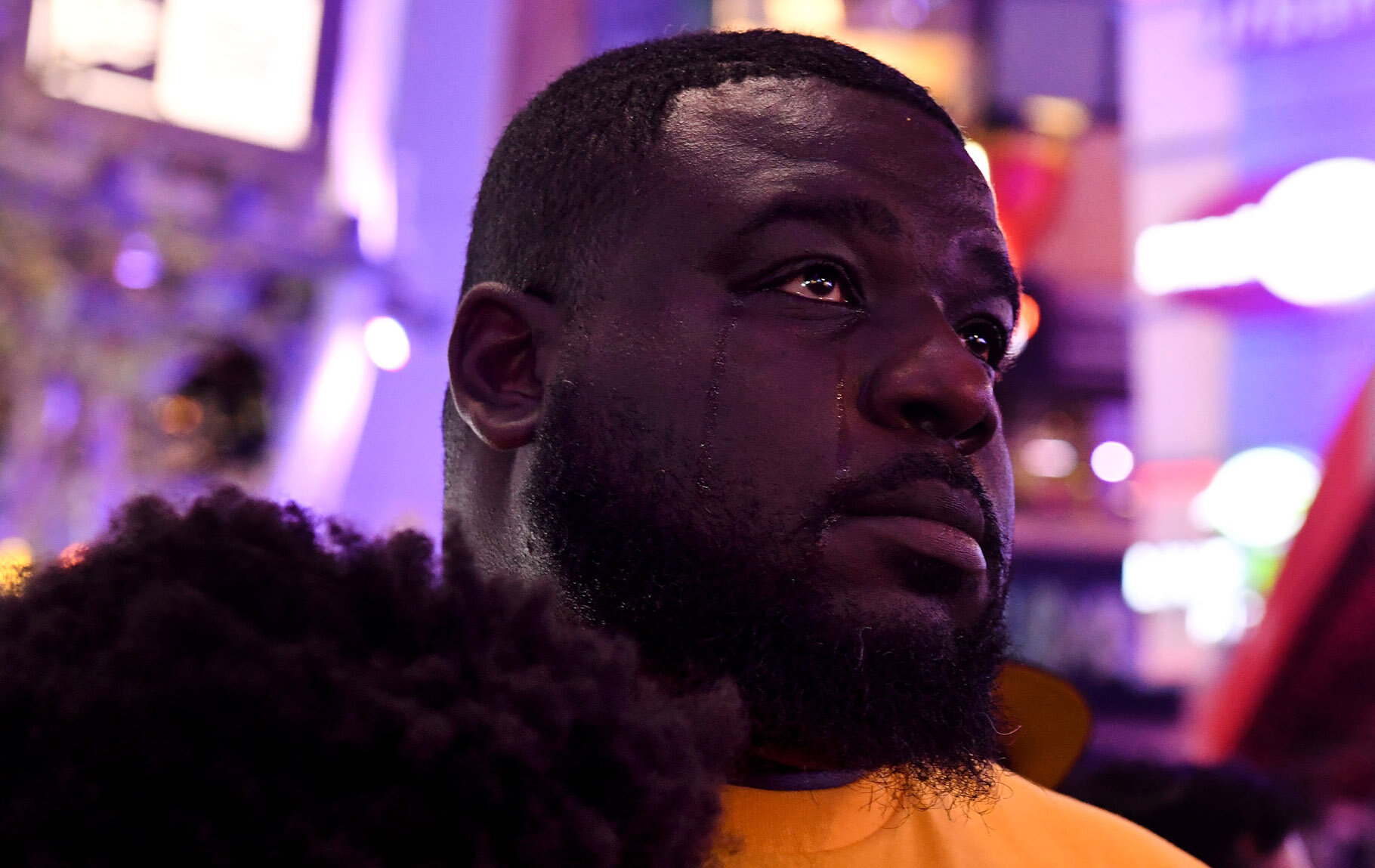  Sylvester Van Buren, center, of Los Angeles tears as he watches the pre game ceremony honoring Kobe Bryant on tv screens at Tom’s Urban outside of LA Live across from Staples center where the Los Angeles Lakers prior to a NBA basketball game between