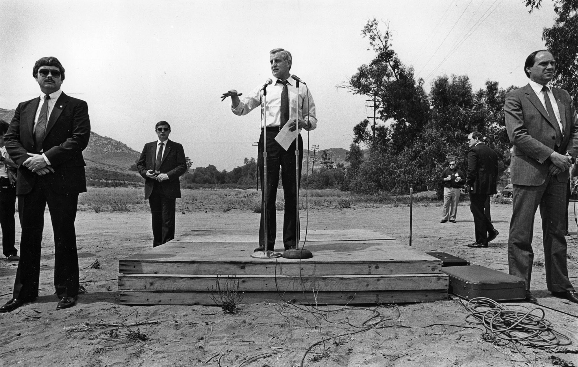  May 15, 1984:Democratic presidential candidate Walter F. Mondale as he speaks at the Springfellow acid pits in Riverside County, with Secret Service men close by. this photo was published in the May 16, 1984 Los Angeles Times. Photo: Marsha Traeger-