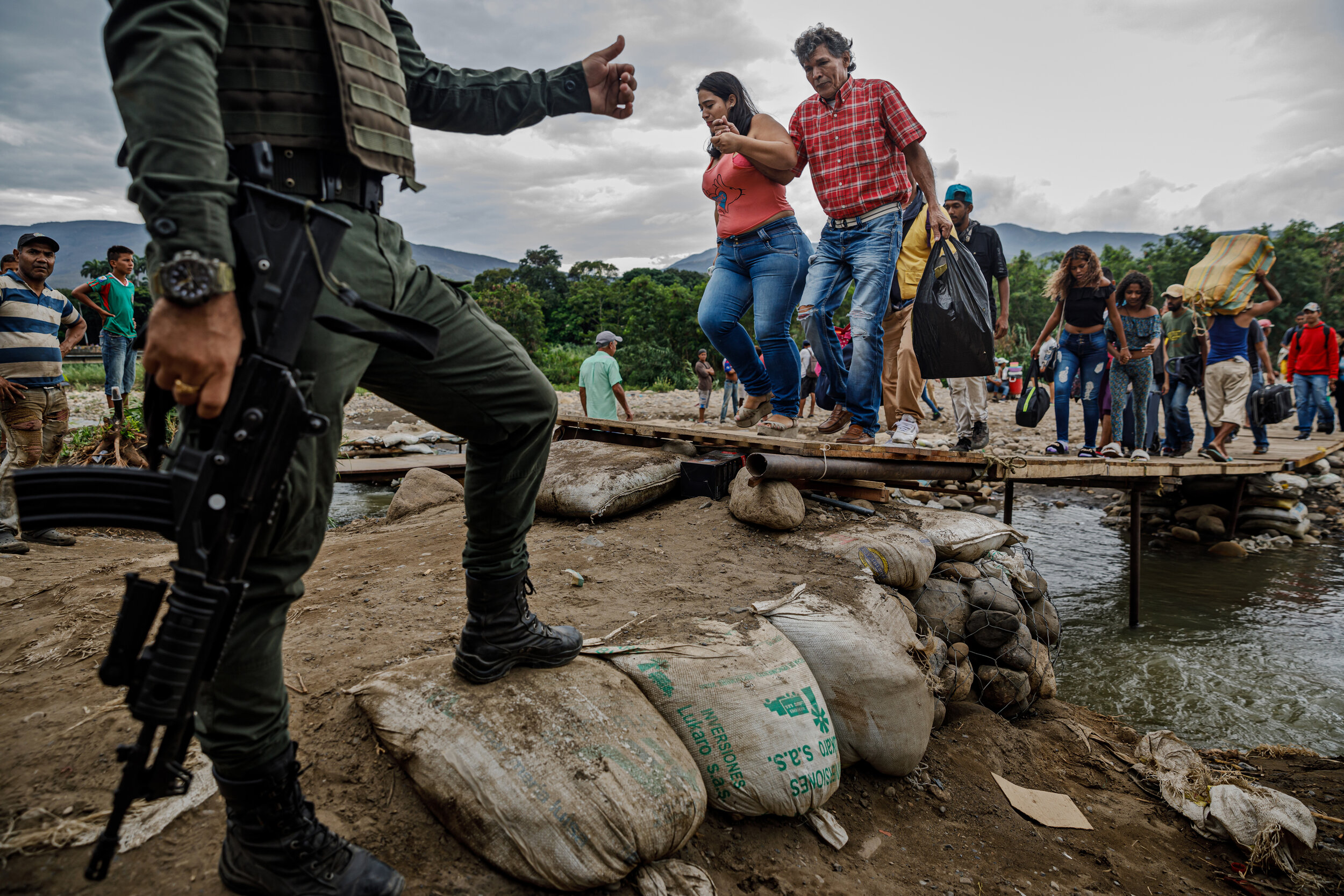  Colombian Police guarding the Colombia-Venezuela border stand guard as Venezuelan migrants rush to cross the border from San Antonio del Tchira in Venezuela to Colombia through "trochas," illegal paths, which are often controlled by the Òcolectivos,