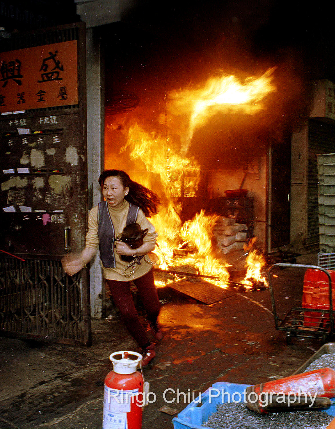  A woman escapes from a fire in a factory in Hunghom, Hong Kong. (1992) 