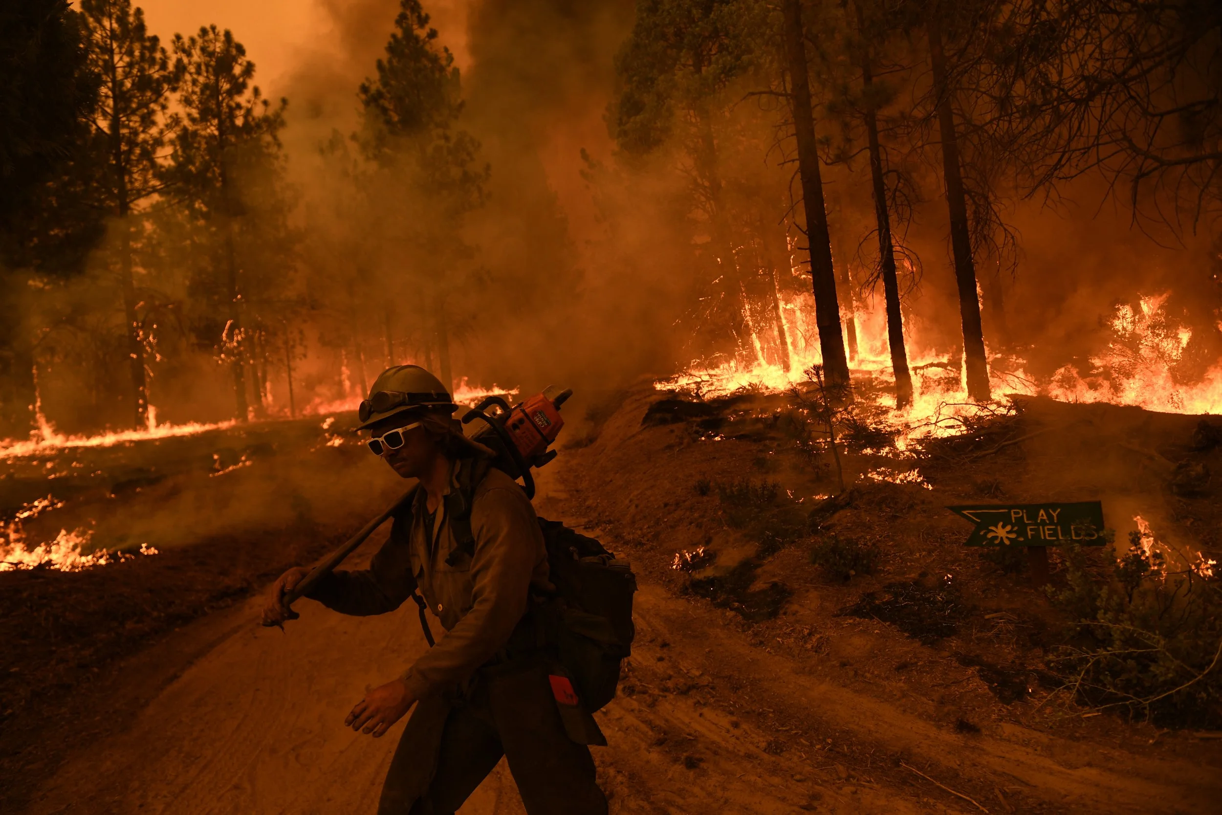 FIRE - FIRST PLACE: PATRICK T. FALLON, AGENCE FRANCE PRESSE