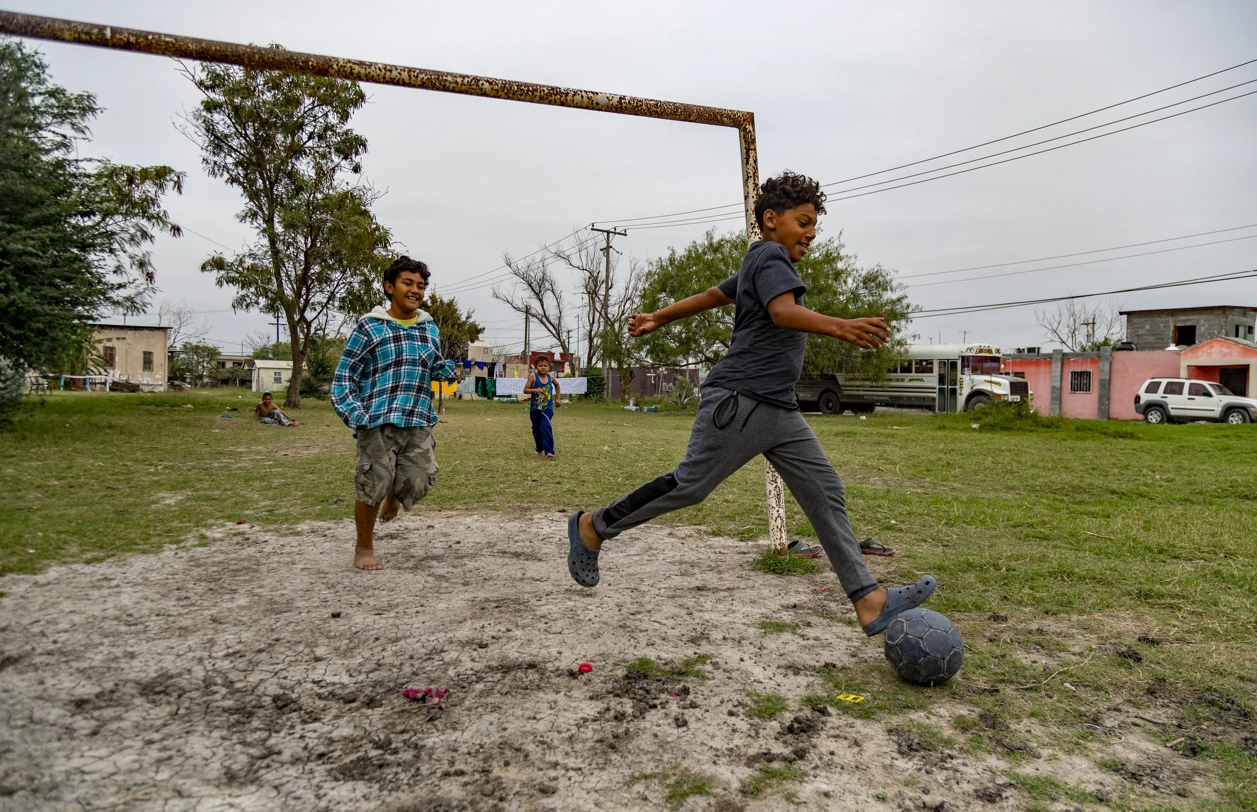 PHOTO ESSAY - FIRST PLACE: GINA FERAZZI, LOS ANGELES TIMES “STRANDED IN MEXICO”