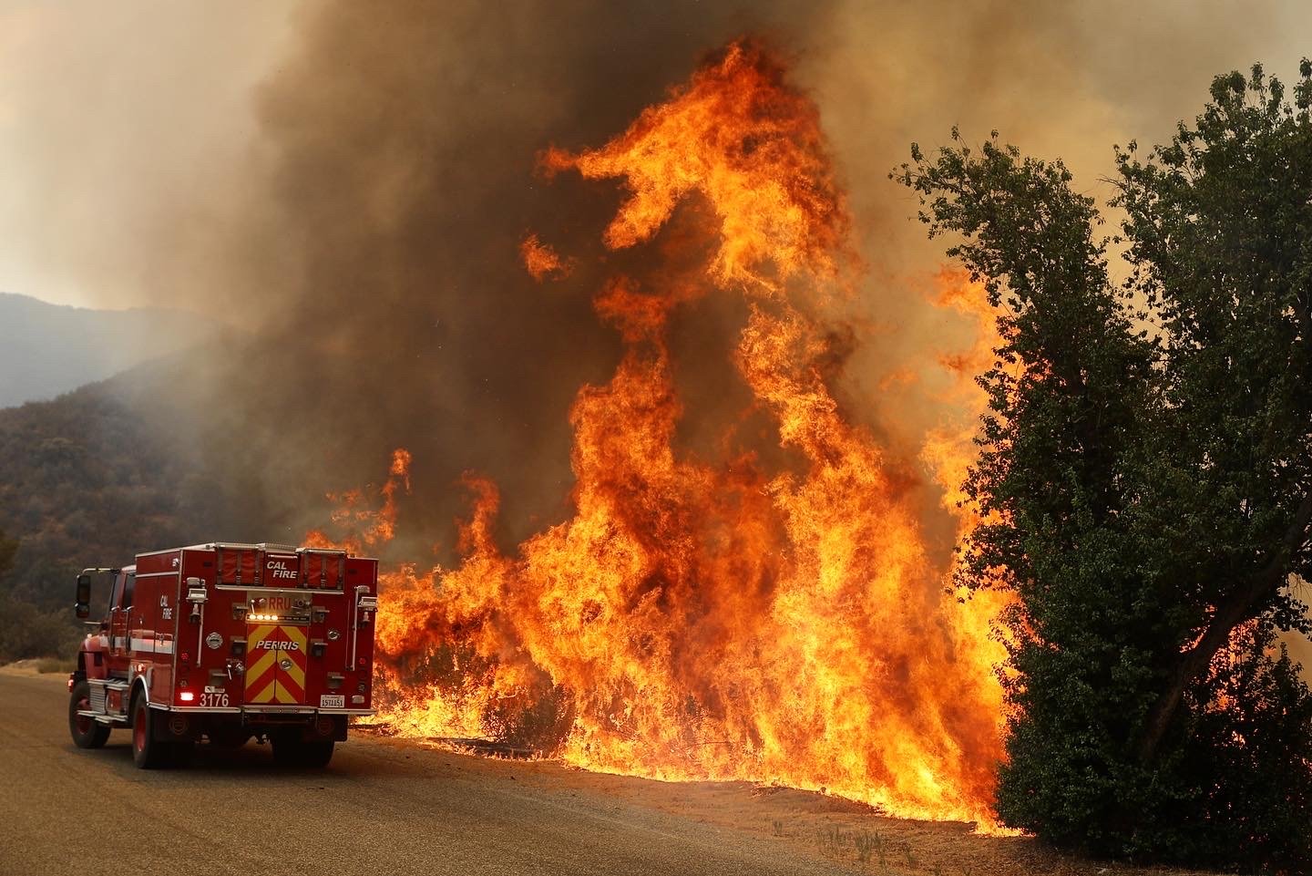  Flames make seem like a dragon as the Fairview Fire burns near Hemet, California, U.S., September 5, 2022.   