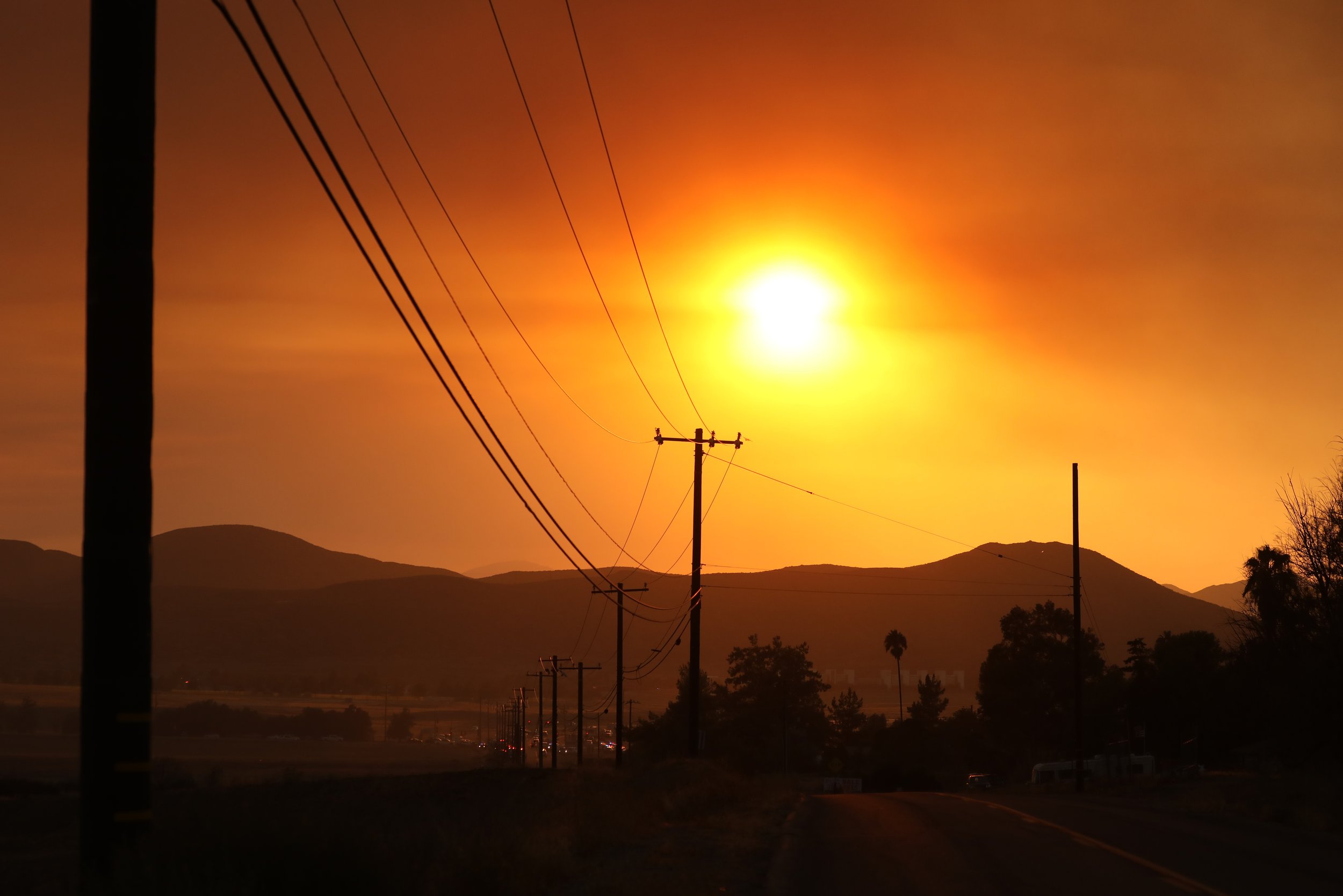  Smoke pales the suset as the Fairview Fire burns near Hemet, California, U.S., September 5, 2022. 