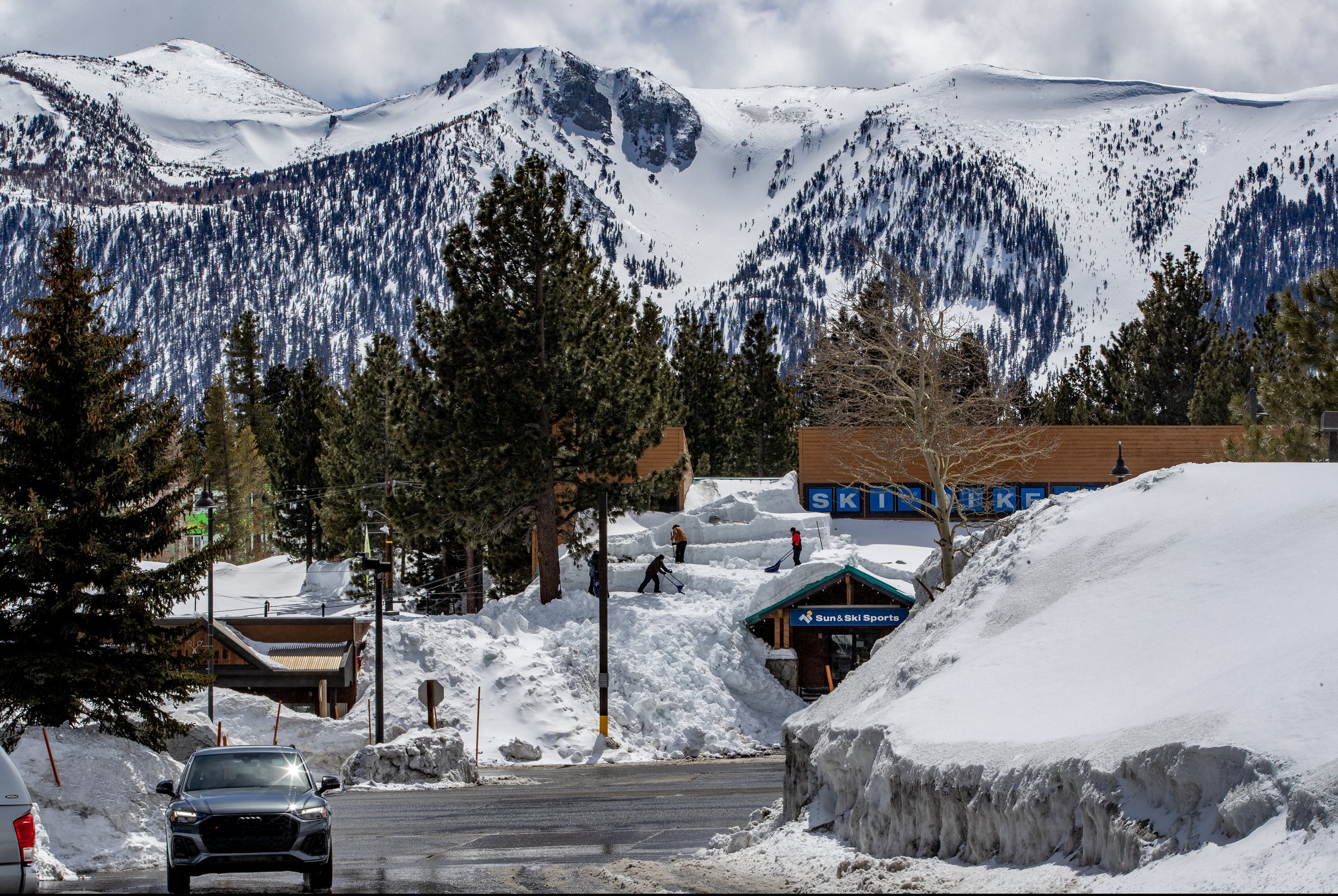 1277206_mammoth_lakes_dangerous_onslaught_snow