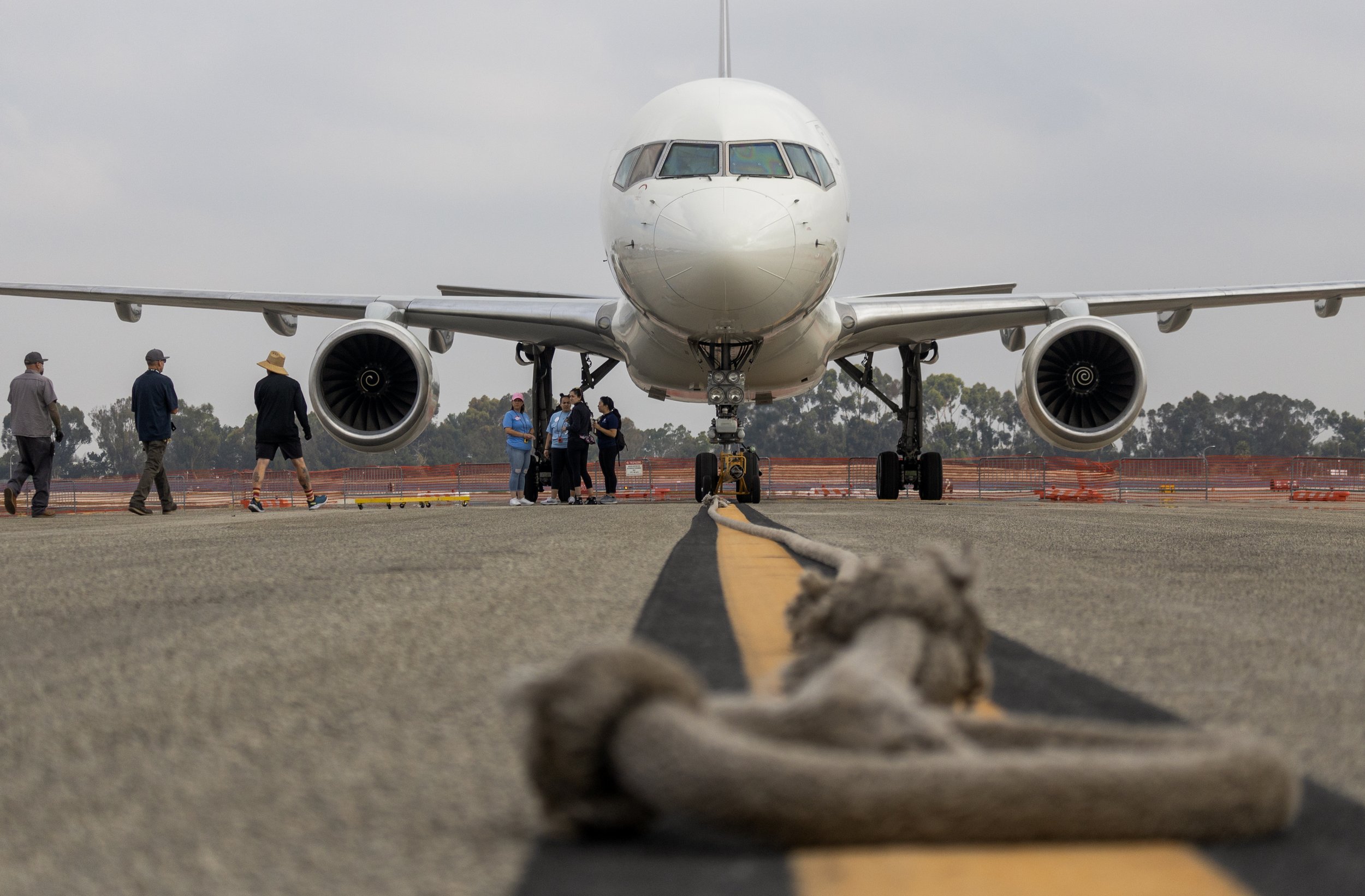 PHOTOESSAY_5628108346_PlanePull_02.jpg