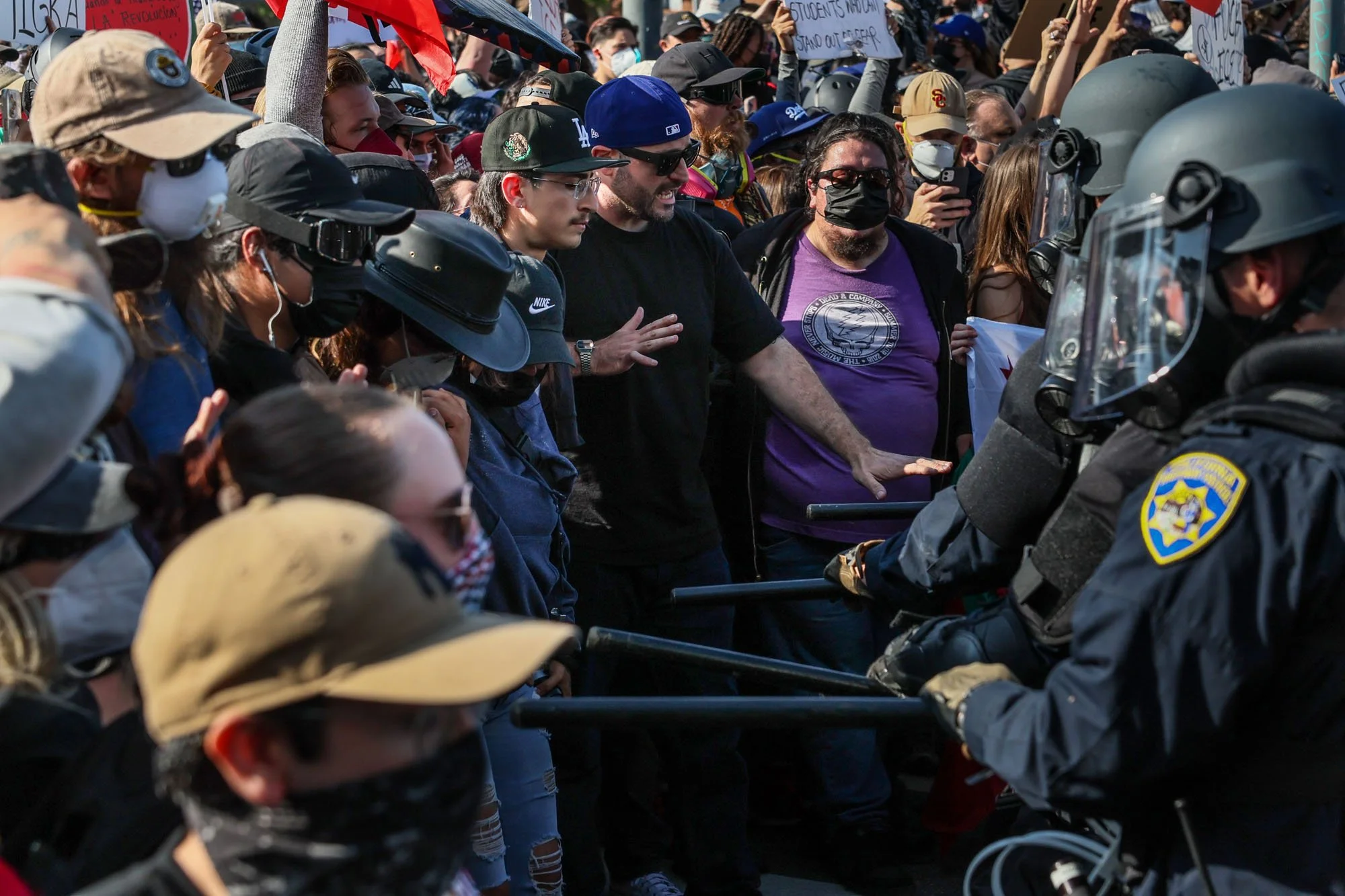  Los Angeles, CA, Sunday, June 8, 2025 - CHP officers hold the line against protesters pushing them off the 101 on ramp from Aliso St. 