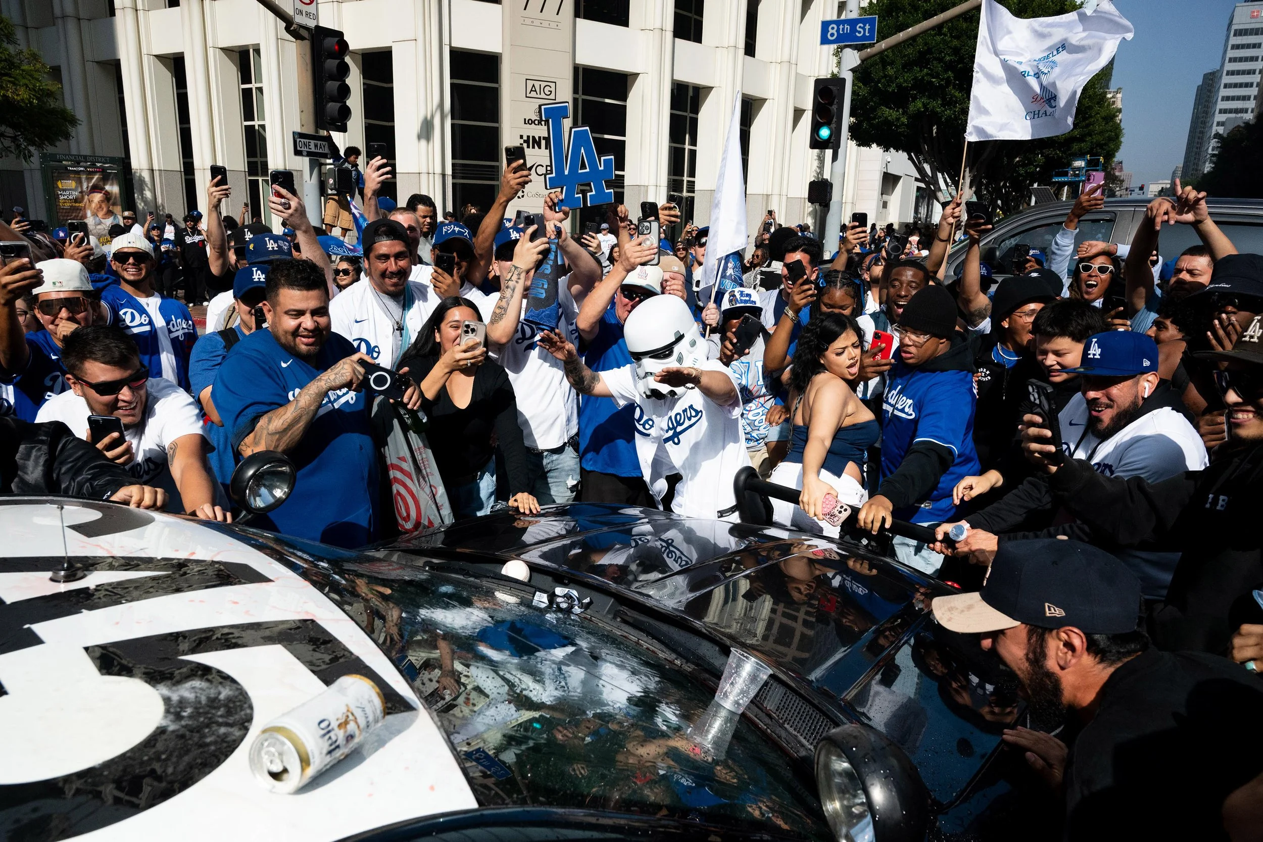 2nd_PICSTORY_Ghawam Kouchaki - Freelance_DodgersVictoryParade_-2.jpg