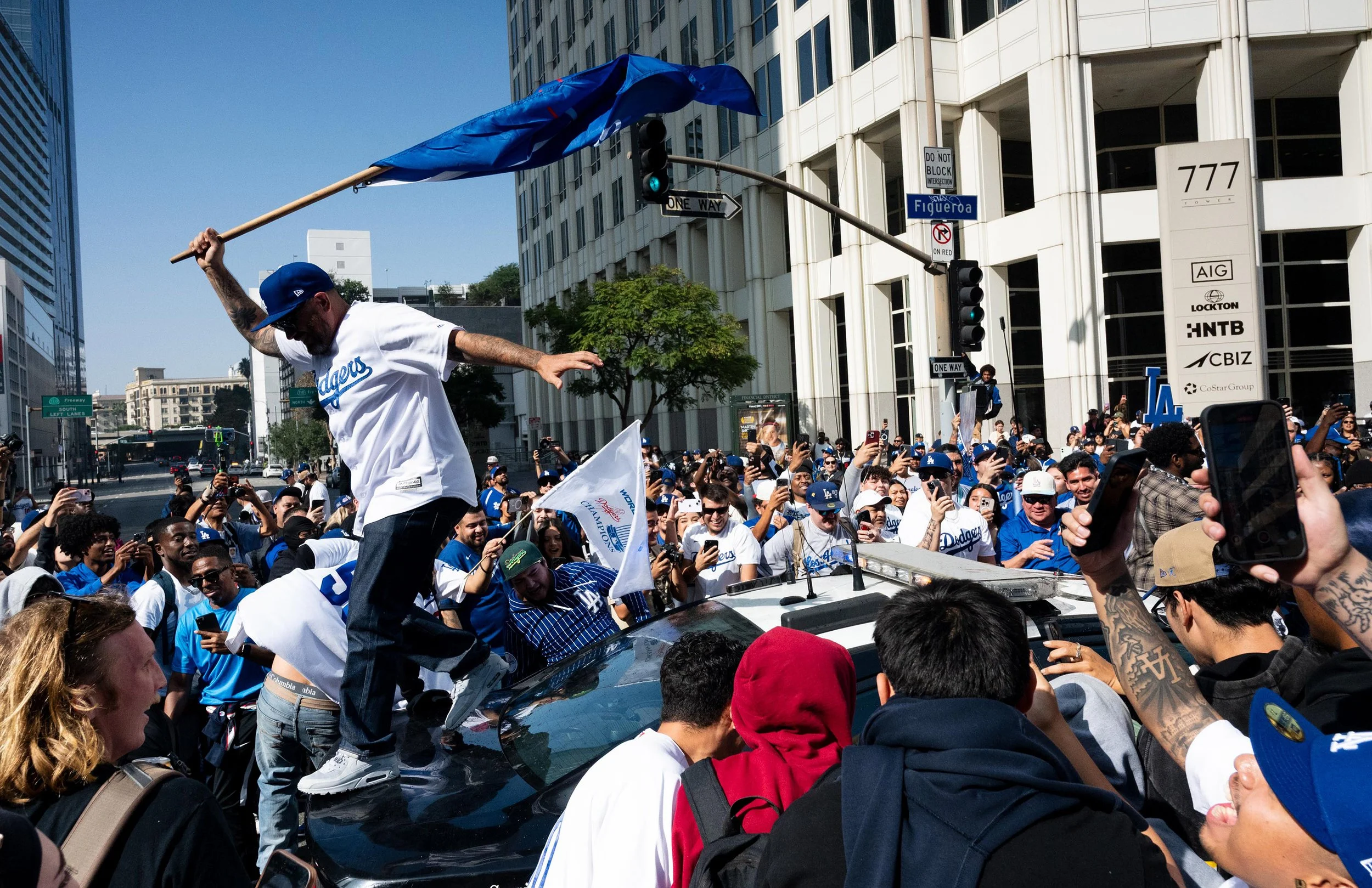 2nd_PICSTORY_Ghawam Kouchaki - Freelance_DodgersVictoryParade_-3.jpg