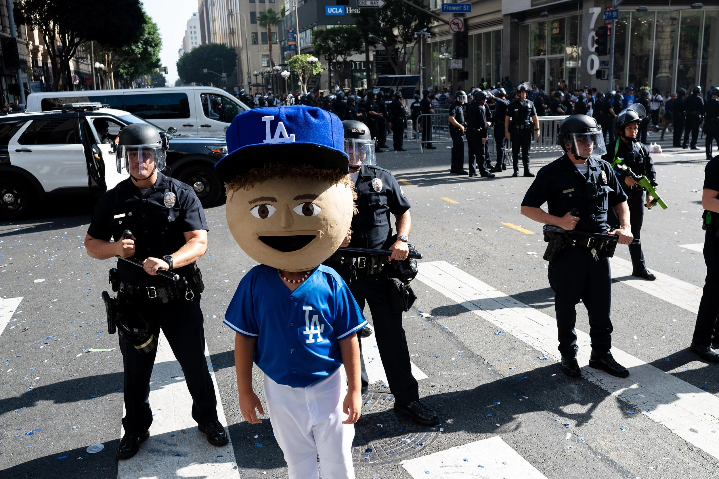 2nd_PICSTORY_Ghawam Kouchaki - Freelance_DodgersVictoryParade_-4.jpg