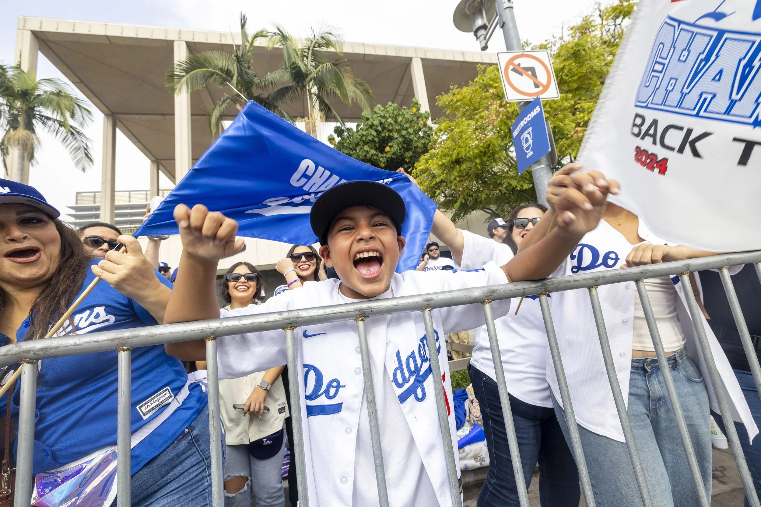 HM1_PICSTORY_Jill Connelly - Freelance_DodgerParade01.JPG