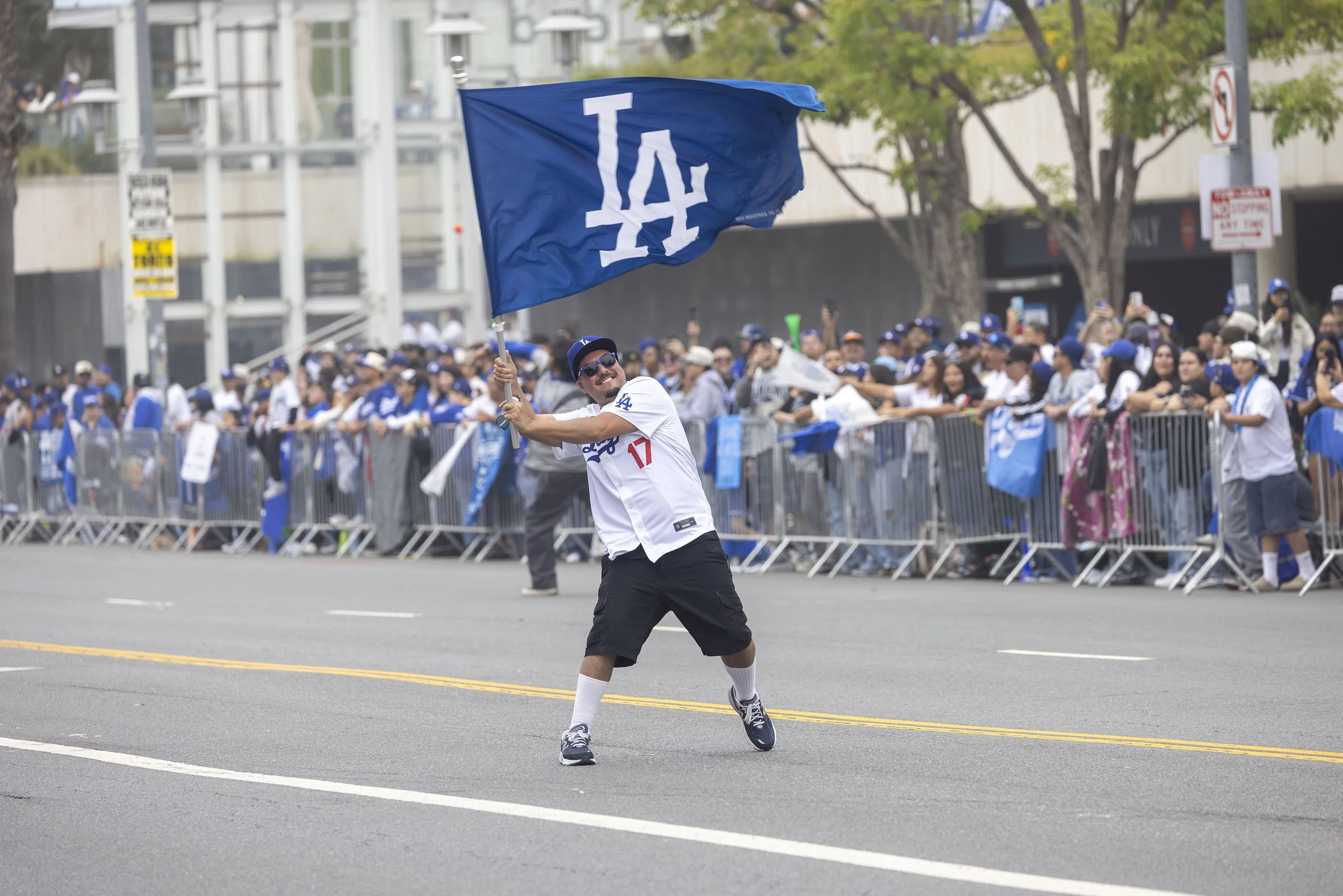 HM1_PICSTORY_Jill Connelly - Freelance_DodgerParade04.JPG