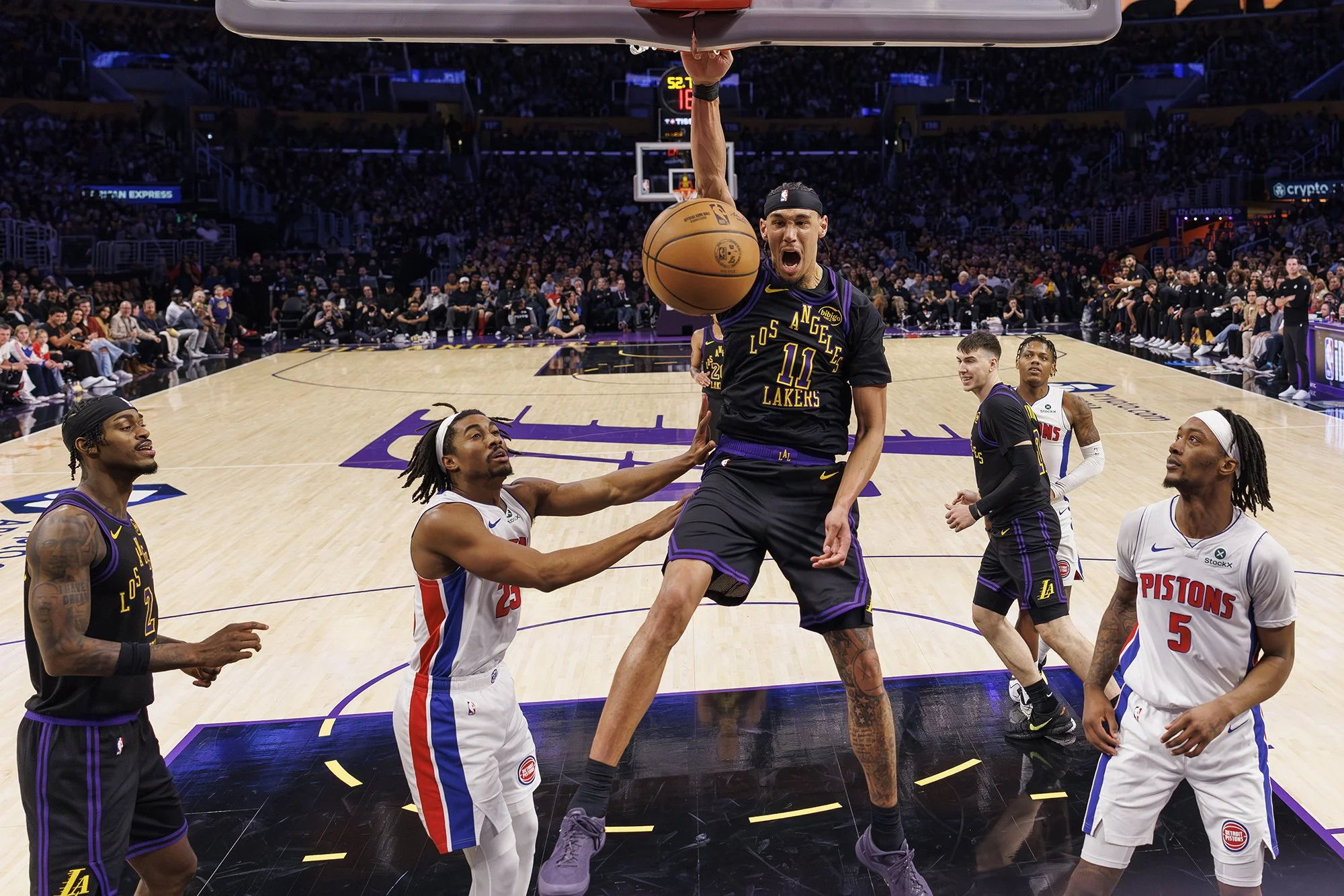 07_SPORTAction_Gina Ferazzi Los Angeles Times_01.JPG