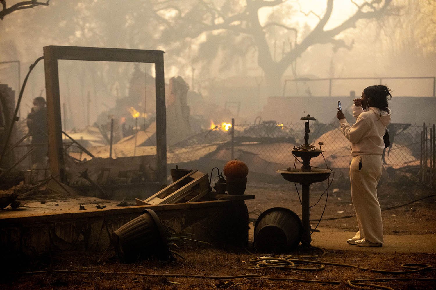 _PHOTOESSAY_Jill Connelly Freelance_LAFIRES05.JPG