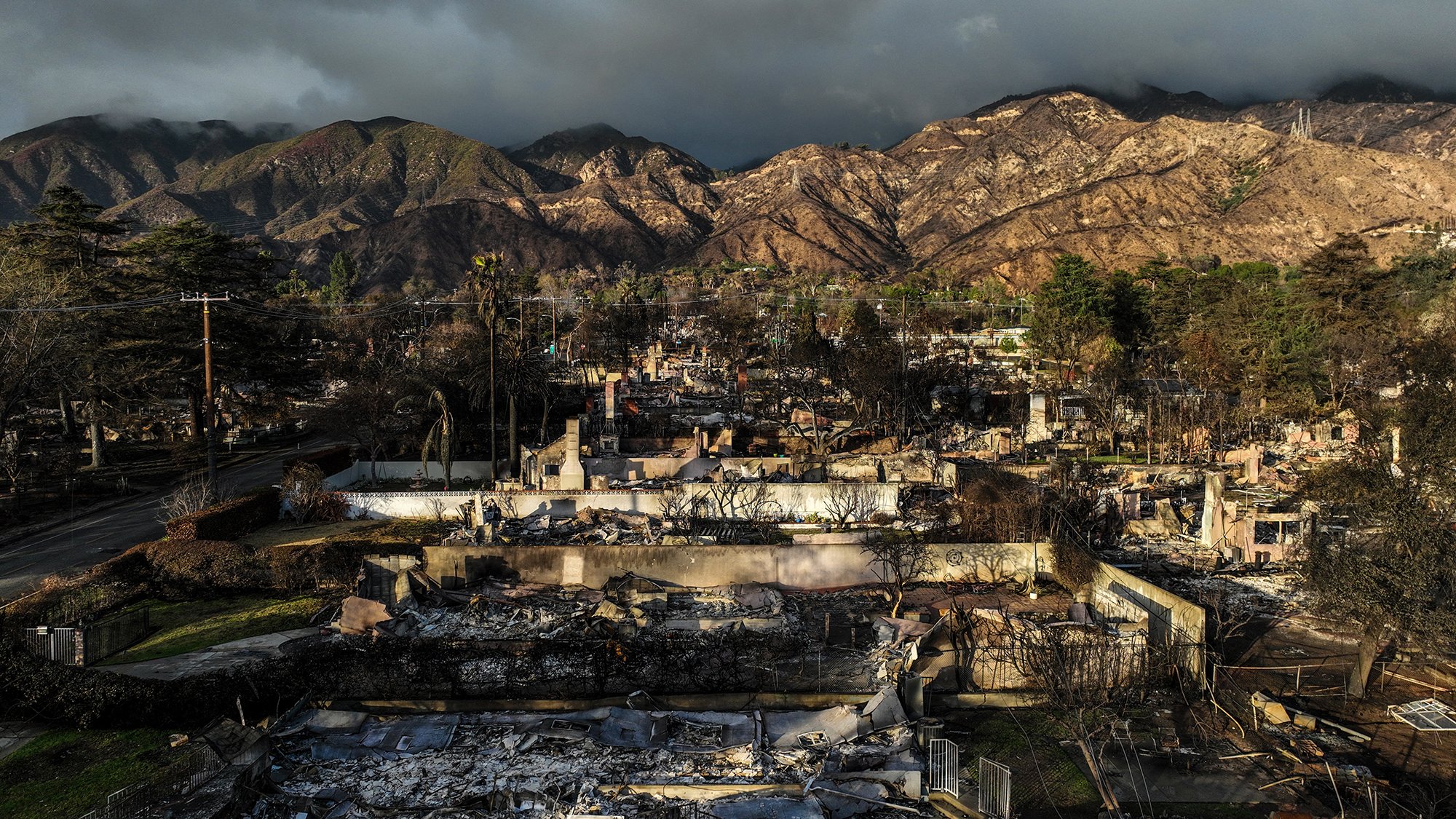 _PICSTORY_Robert Gauthier Los Angeles Times_City Aflame_06.JPG