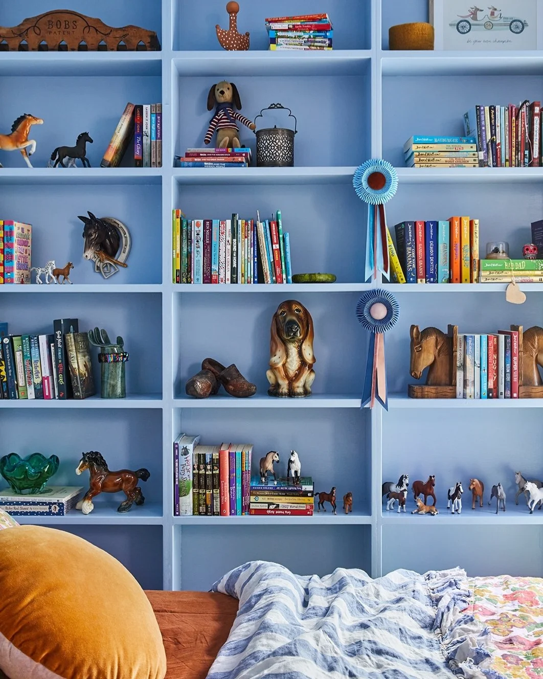 Recent capture of the sweetest kids bedroom with custom cabinetry &amp; desk with bespoke wallpaper pinboard. Not to mention awesome colour selection @nikkimcgar_interiors can do no wrong x
Interior design &amp; styling @nikkimcgar_interiors
Wall col