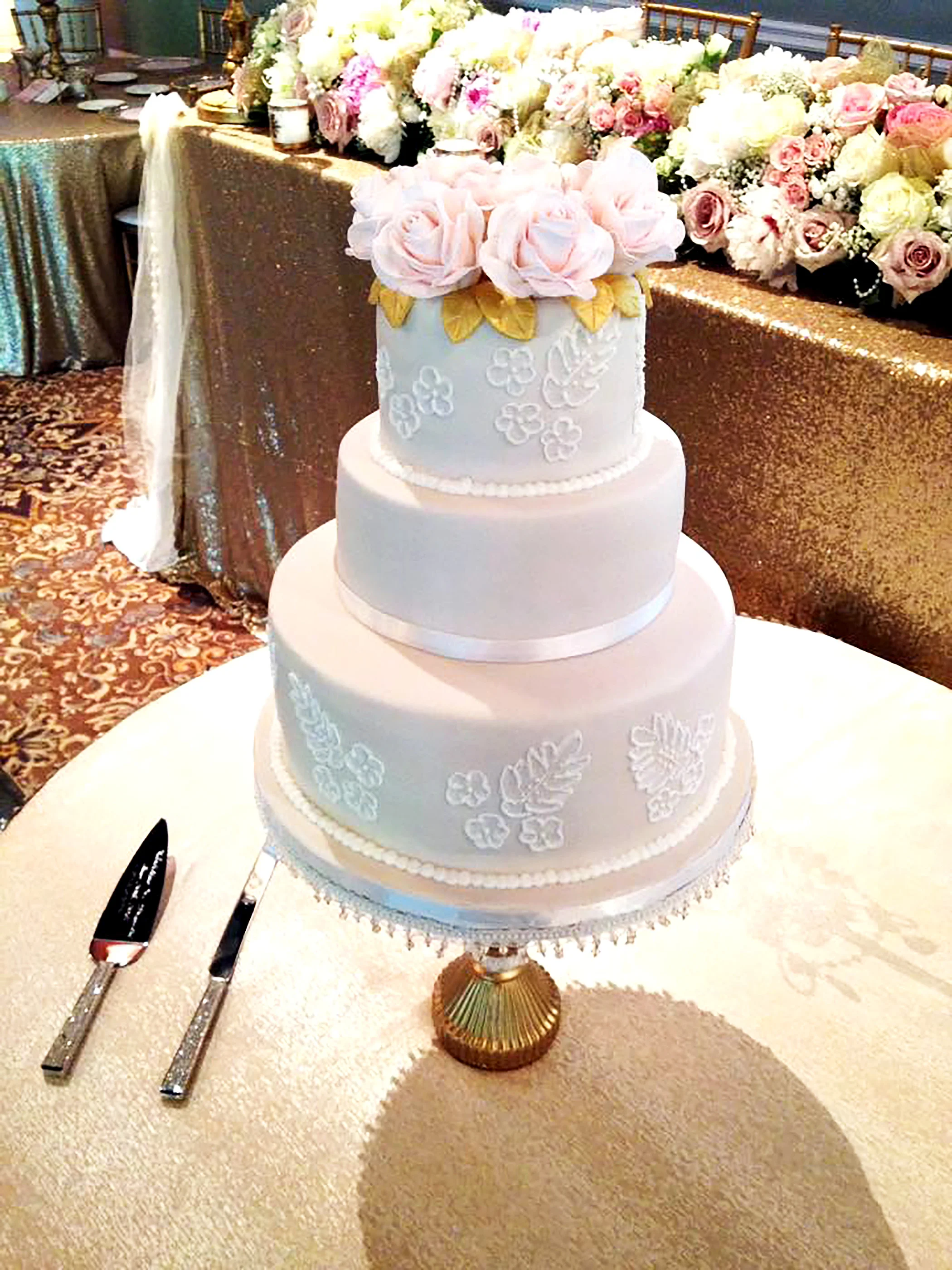LaceRoseFlowerWeddingCake.jpg