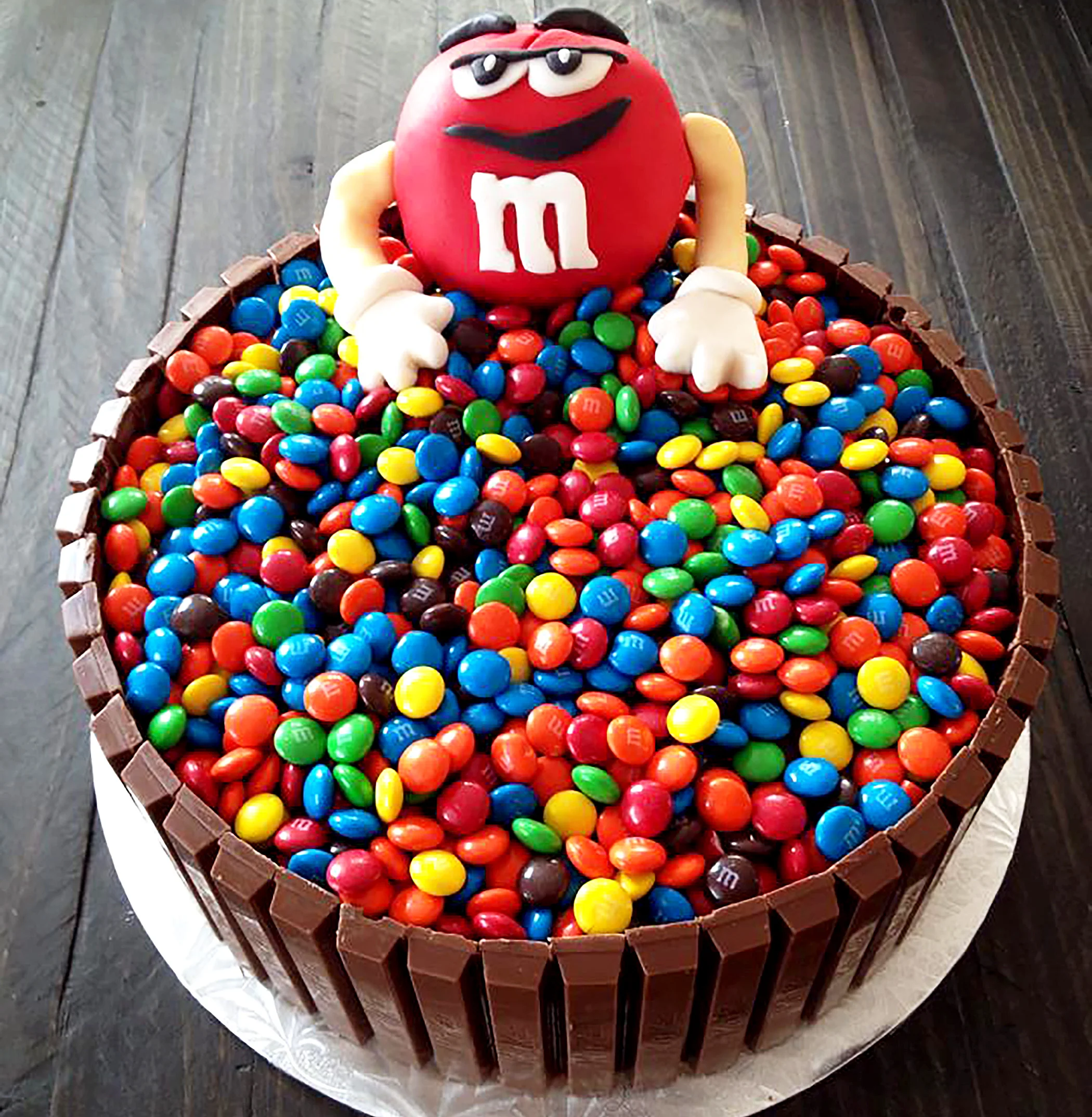 M&MKitKatCake.jpg