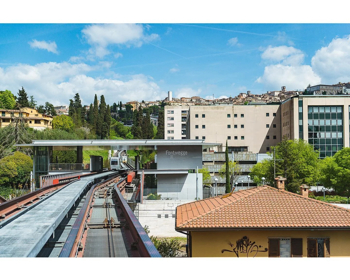 Mini Metro - Perugia, Italy - 2017

#nilevinczphotography #nikonnofilter
#yourshotphotographer #streetphotography
#travelphotography #sweetstreetbeat
#life_is_street #peopleinplaces
#urbanlandscapes #photocinematica
#eyeshotmag #madewithlightroom
#eu