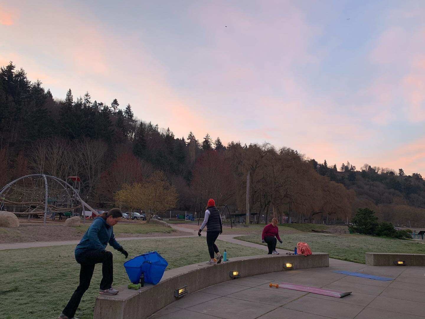 Even with the time change our people woke up and rocked it! The sky was putting on a show for us this St. Patrick&rsquo;s Day! ☘️ #goldengardens #freshairfitness #wakeupandwin #marchmadness