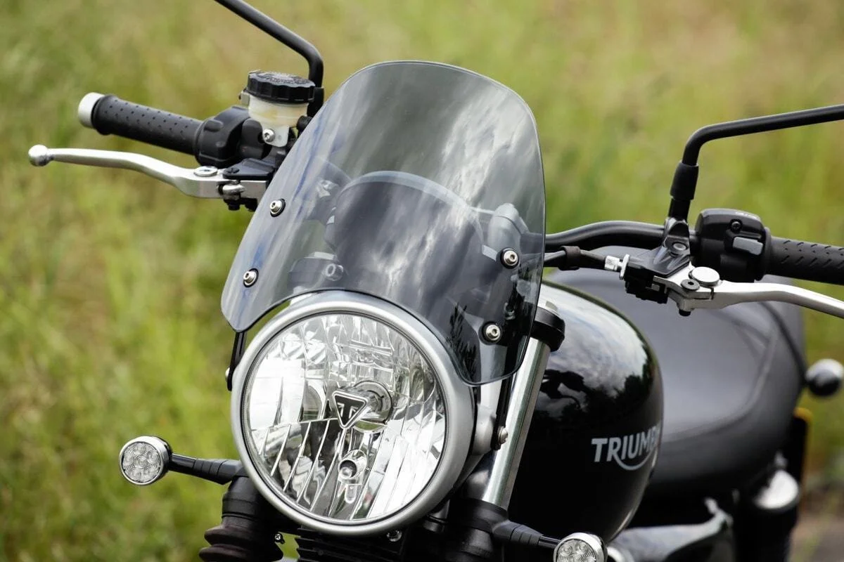 triumph-street-twin-classic-flyscreen-windshield-7_cae12074-04e0-47e4-a297-a3d12d253cc3_2048x2048.jpg