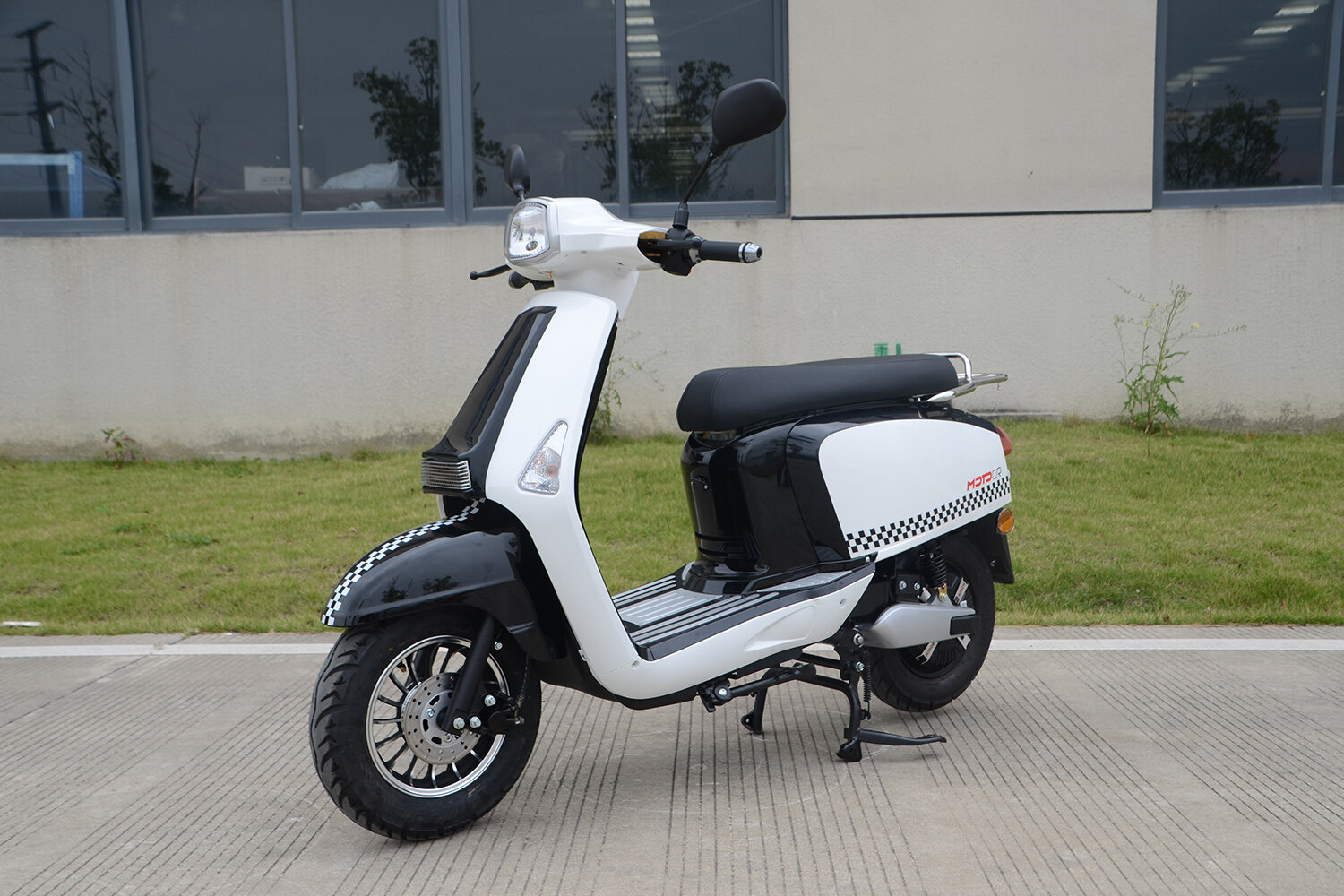 Scooterelli Revival Electric_0000_440_9735.jpg