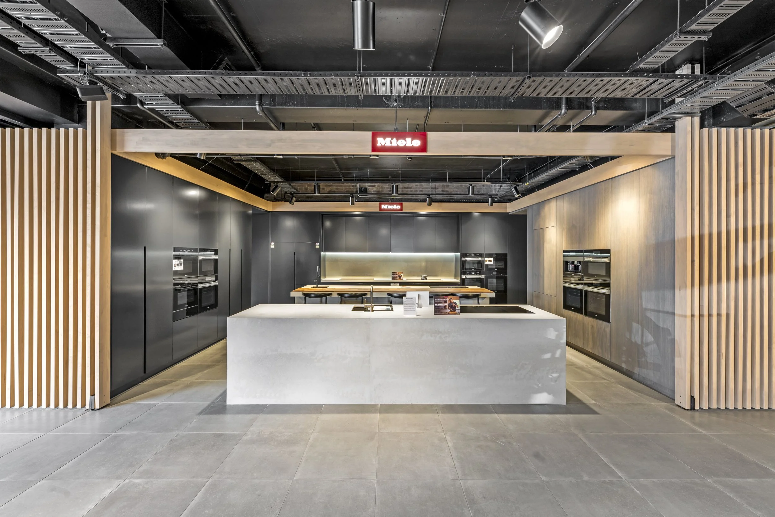 016_Open2view_ID552685-1_86_Lunn_Avenue.jpg