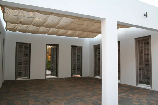:: a pretty carport ::