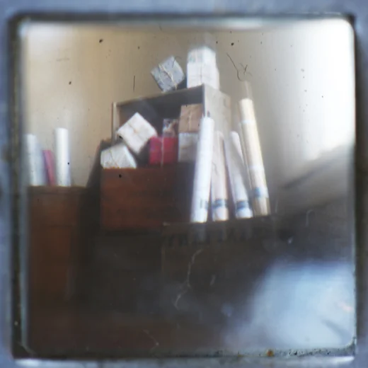 How cool is this shot? Mandy shot it through the lens of another old camera… gah!