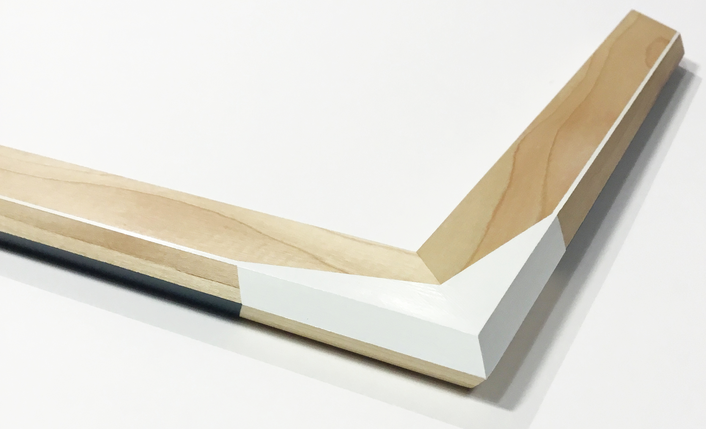 ALBUS A7 1.5" maple with white corner and pin alternating dark gray underside