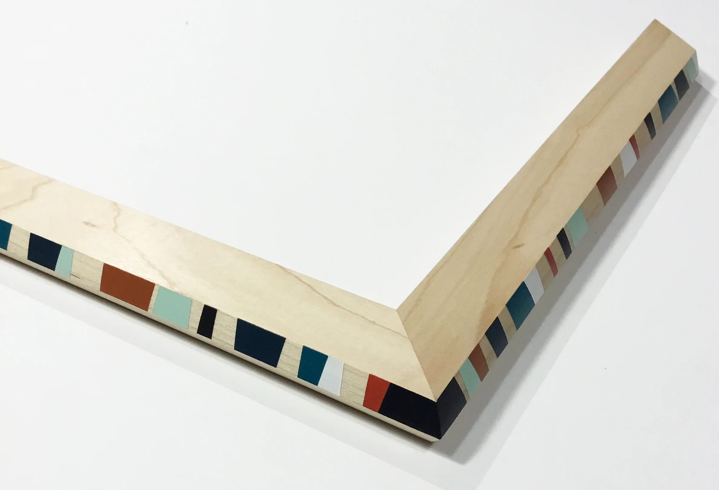 ALBUS A141.5" maple with color bar top side