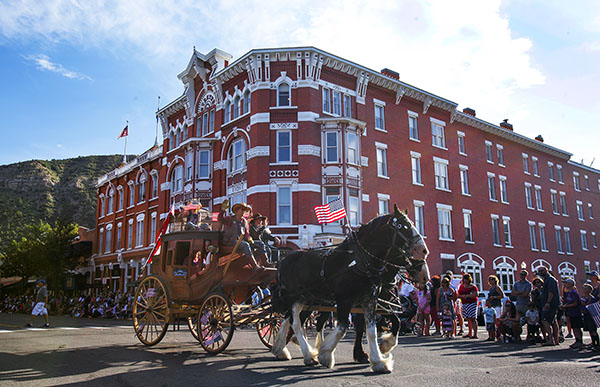 SH_ExtCarriage_4thJuly_SM.jpg