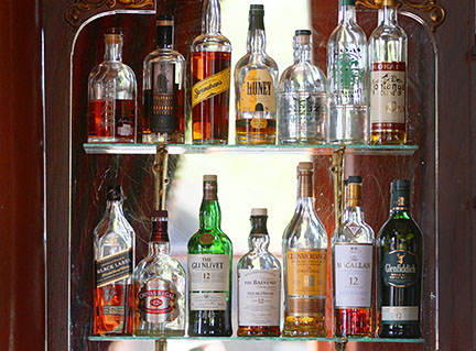 DB_Bar copy.jpg