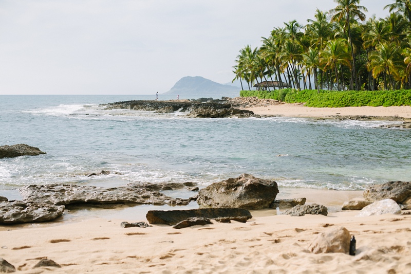 ciara-mack-secret-beach-oahu-intimate-wedding-01.jpg