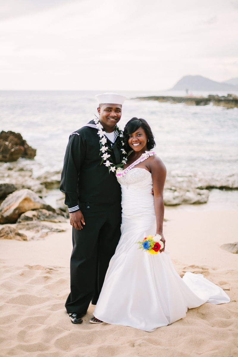 ciara-mack-secret-beach-oahu-intimate-wedding-10.jpg