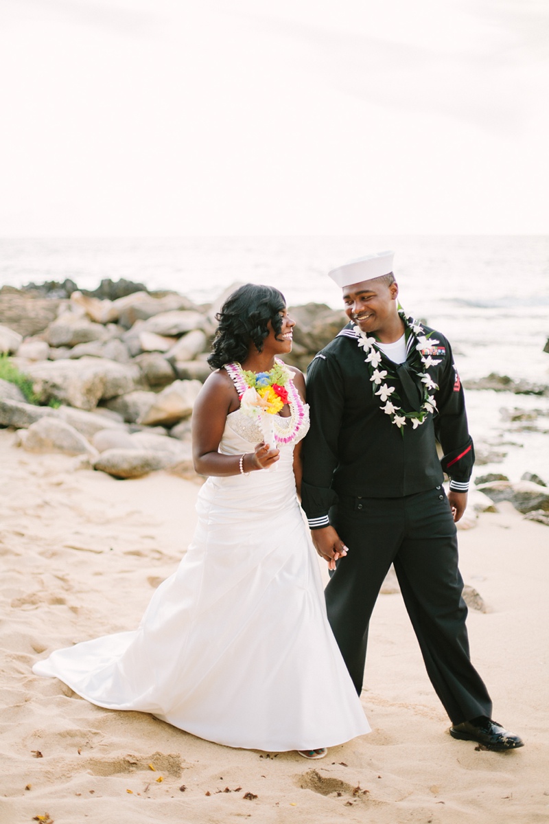 ciara-mack-secret-beach-oahu-intimate-wedding-13.jpg