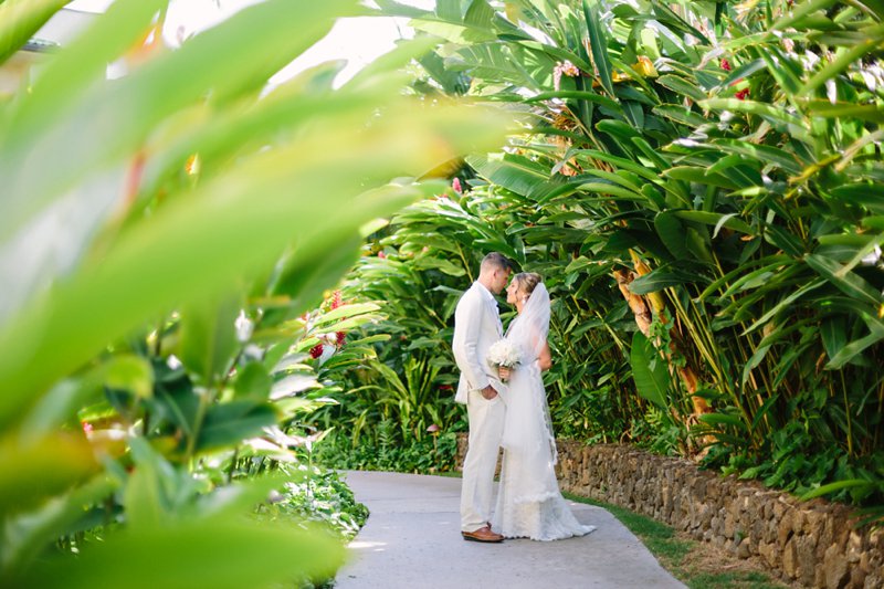 emily-mike-grand-hyatt-kauai-wedding-022.jpg