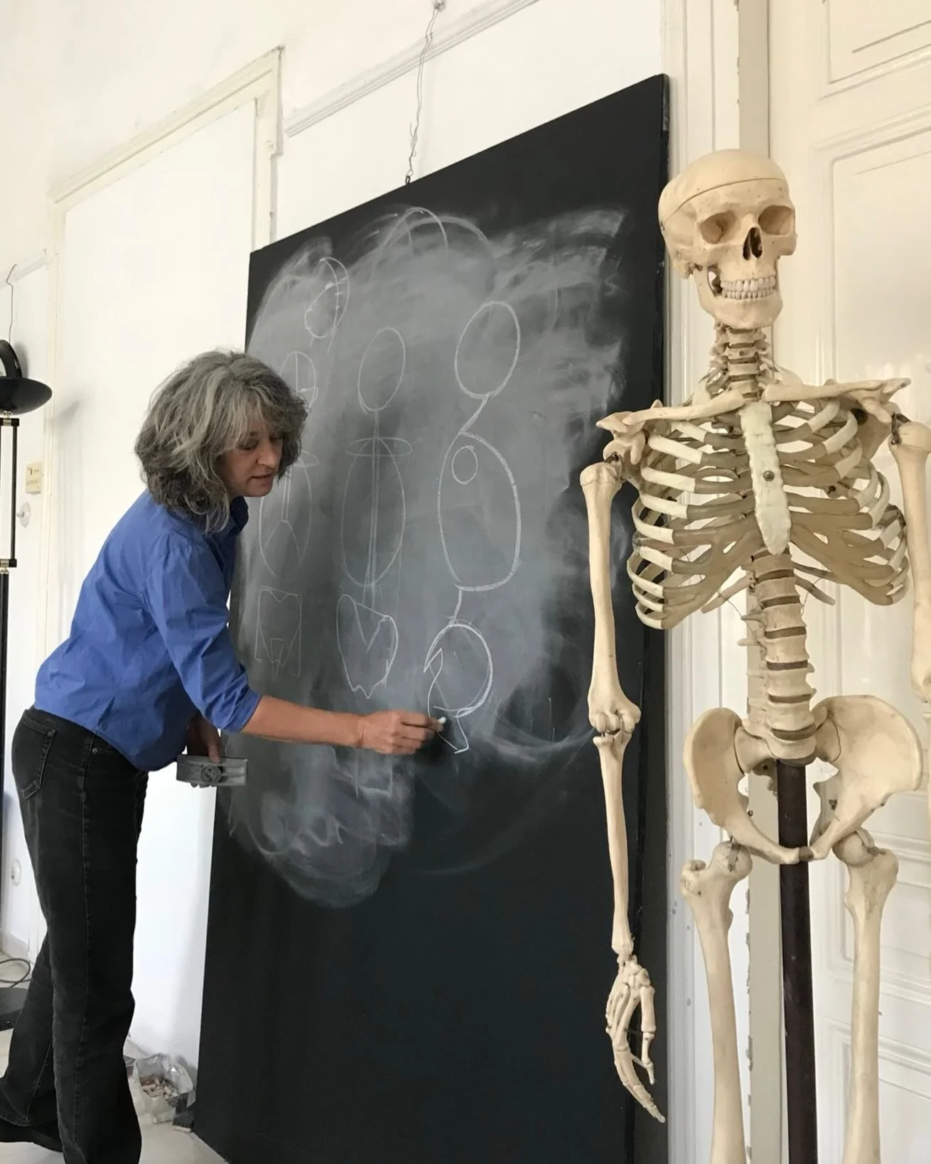 Figure drawing begins with an understanding of the skeleton system. Come for an intensive workshop and learn to draw from inside out. #figuredrawing #learntodraw #studyart