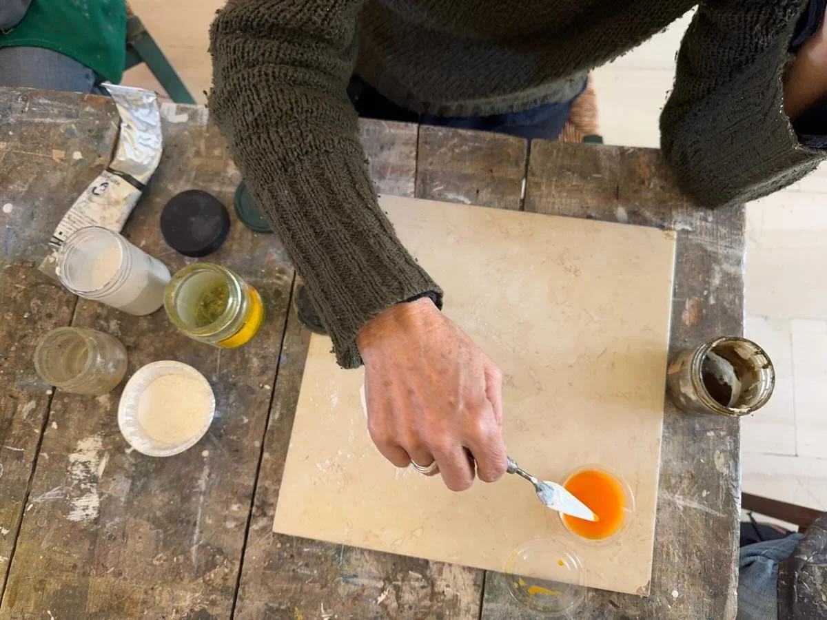 Demonstration of the Baroque method of painting, using additions of egg yolk and bringing up the whites from a dark ground. #baroque #oilpainting #workshop #residencyeurope #greece