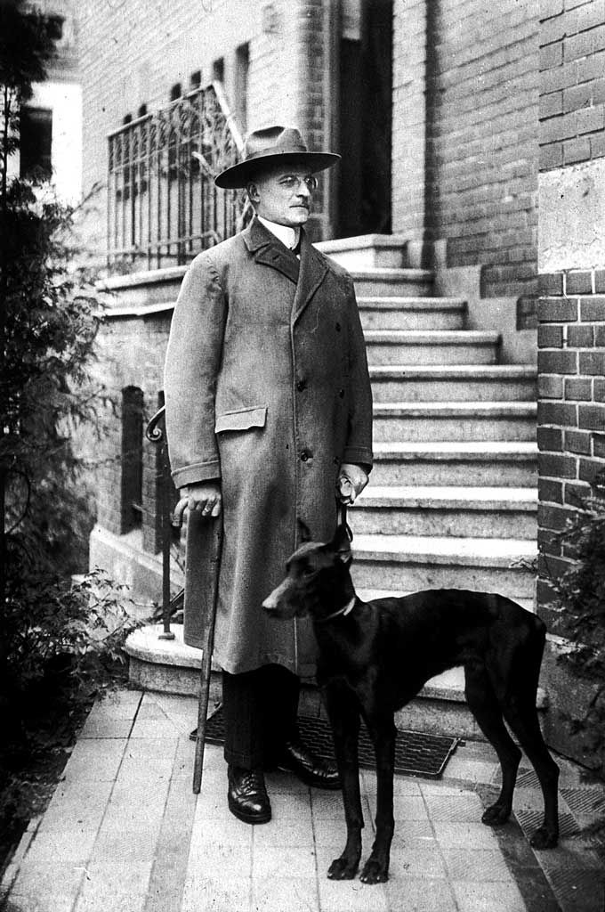 August Sander Der Notar 1924 Quelle: http://www.pinterest.com/pin/471048442248320901/