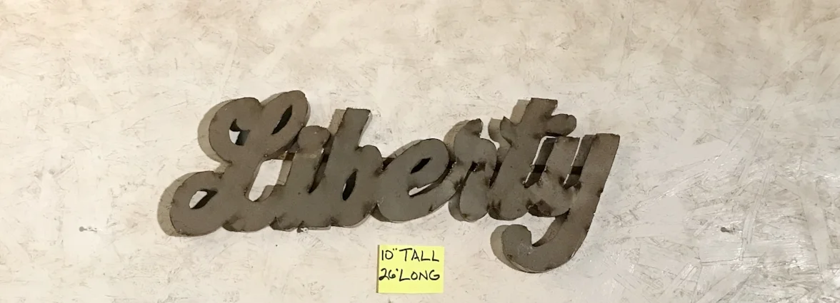 Jamie's phone WEBSITE 3593.JPG